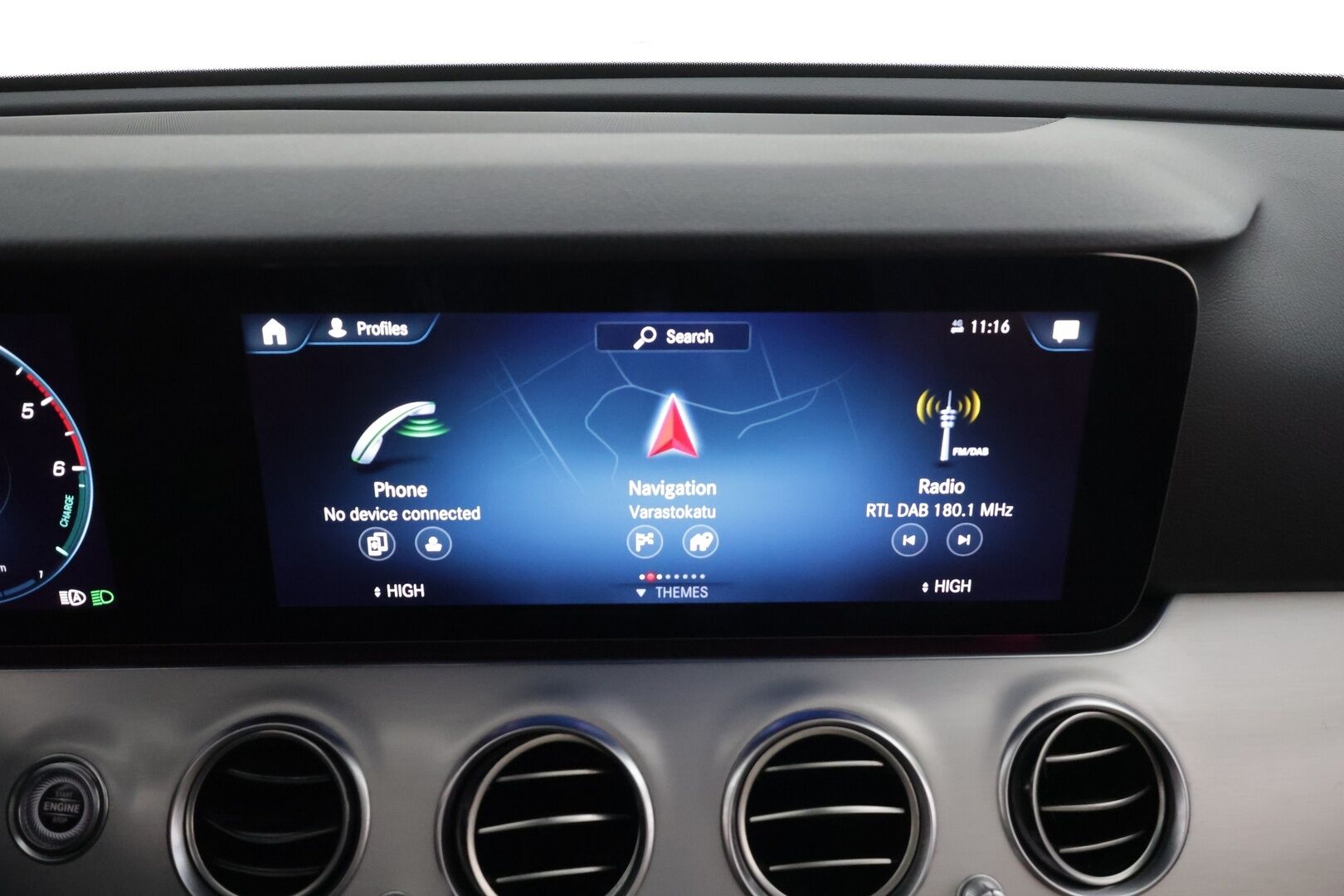 MERCEDES-BENZ E 2021 300 de T A Business Avantgarde * Distronic / Multibeam / Panorama / 360 / Sportpenkit / Widescreen * - Kahdet renkaat aluvanteilla