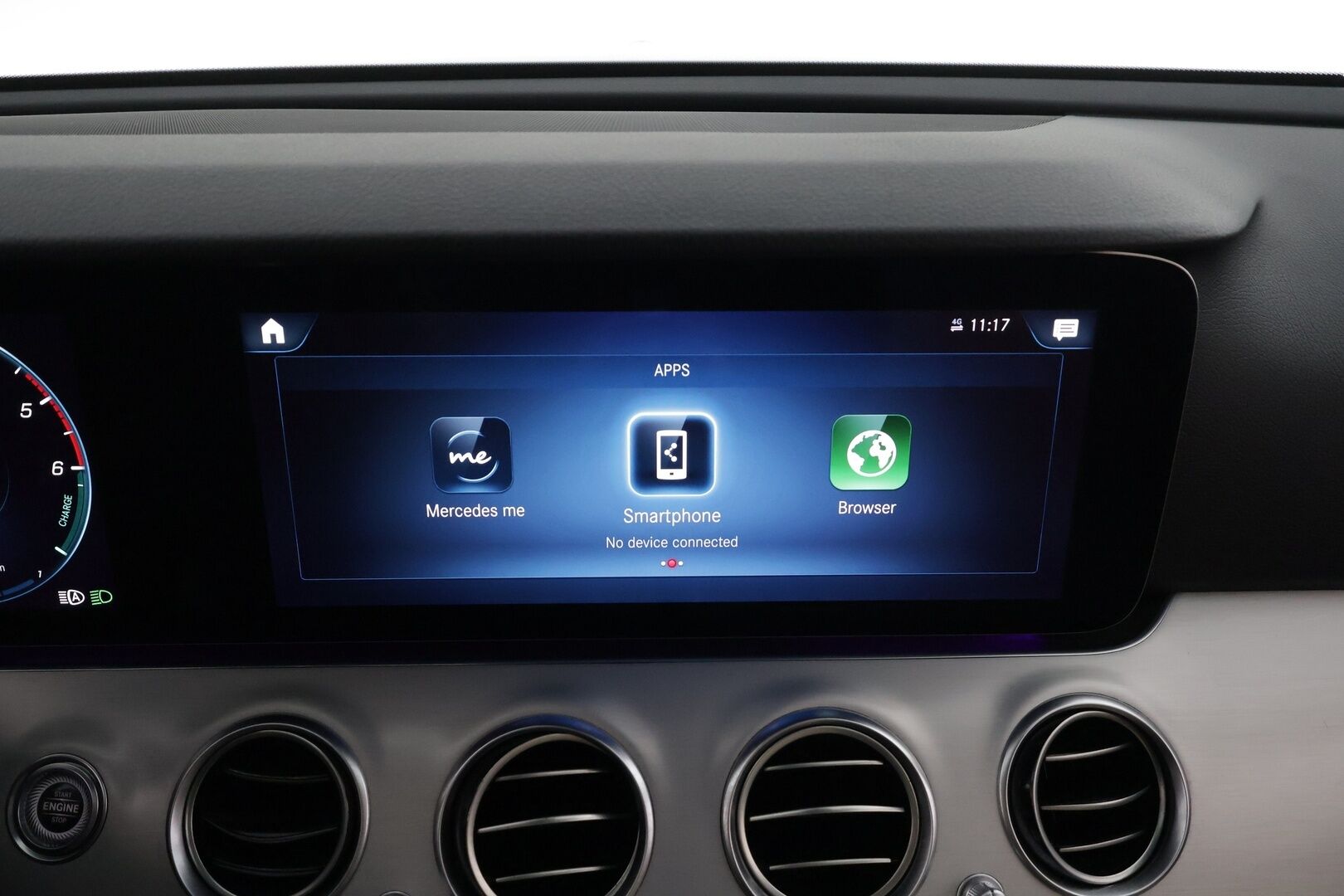 MERCEDES-BENZ E 2021 300 de T A Business Avantgarde * Distronic / Multibeam / Panorama / 360 / Sportpenkit / Widescreen * - Kahdet renkaat aluvanteilla