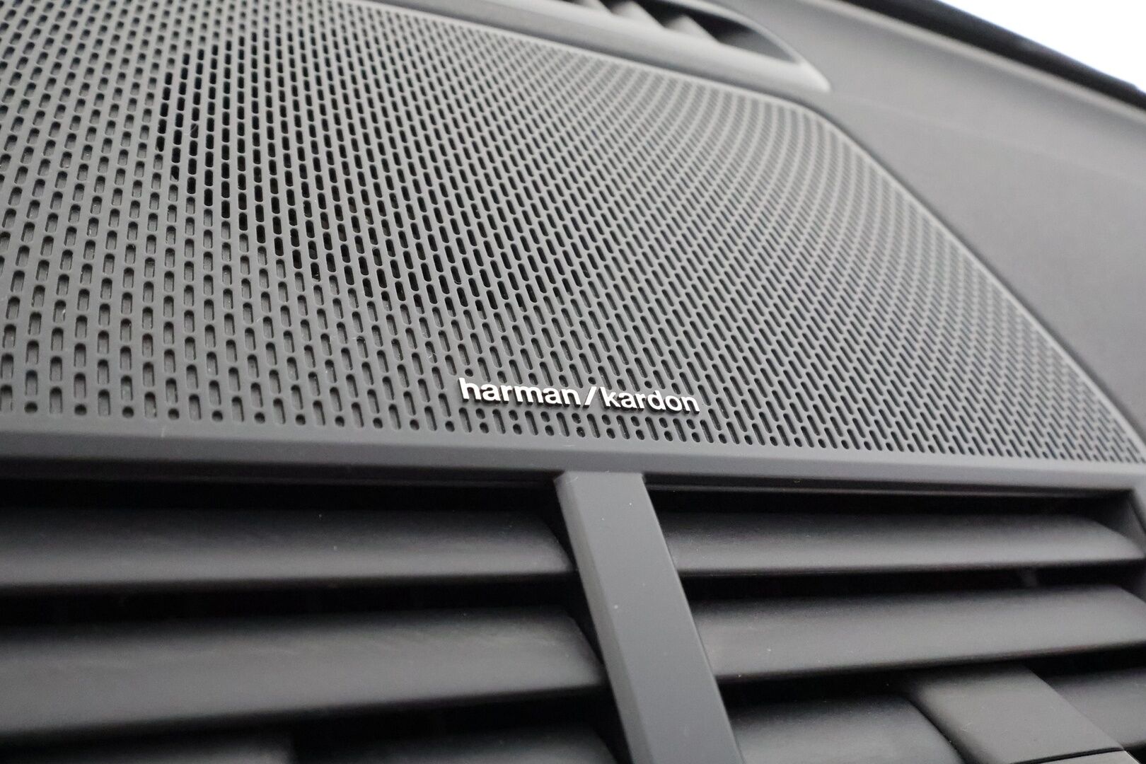 POLESTAR 2 2023 Long Range Dual Motor * Koukku / ILP / H&K / 360° / LED / ACC / Lasikatto / Sportpenkki Muistilla / Navi * - Akku kuntotarkastettu / 2x Latauskaapelit / Kahdet renkaat aluvanteilla