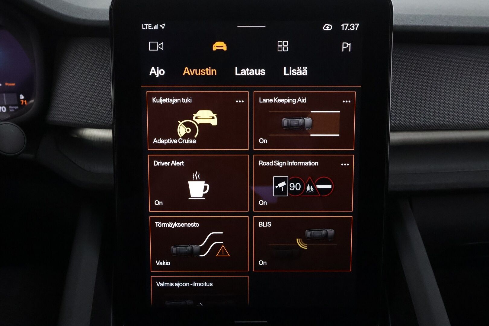 POLESTAR 2 2023 Long Range Dual Motor * Koukku / ILP / H&K / 360° / LED / ACC / Lasikatto / Sportpenkki Muistilla / Navi * - Akku kuntotarkastettu / 2x Latauskaapelit / Kahdet renkaat aluvanteilla