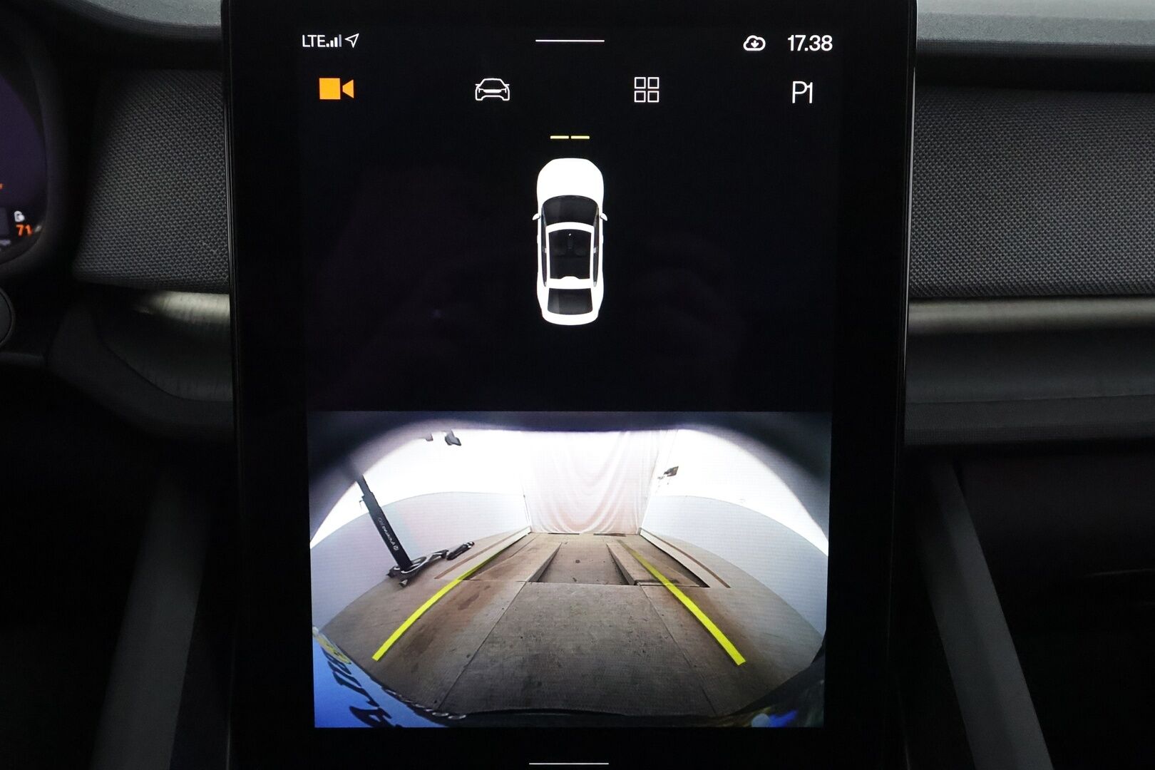 POLESTAR 2 2023 Long Range Dual Motor * Koukku / ILP / H&K / 360° / LED / ACC / Lasikatto / Sportpenkki Muistilla / Navi * - Akku kuntotarkastettu / 2x Latauskaapelit / Kahdet renkaat aluvanteilla