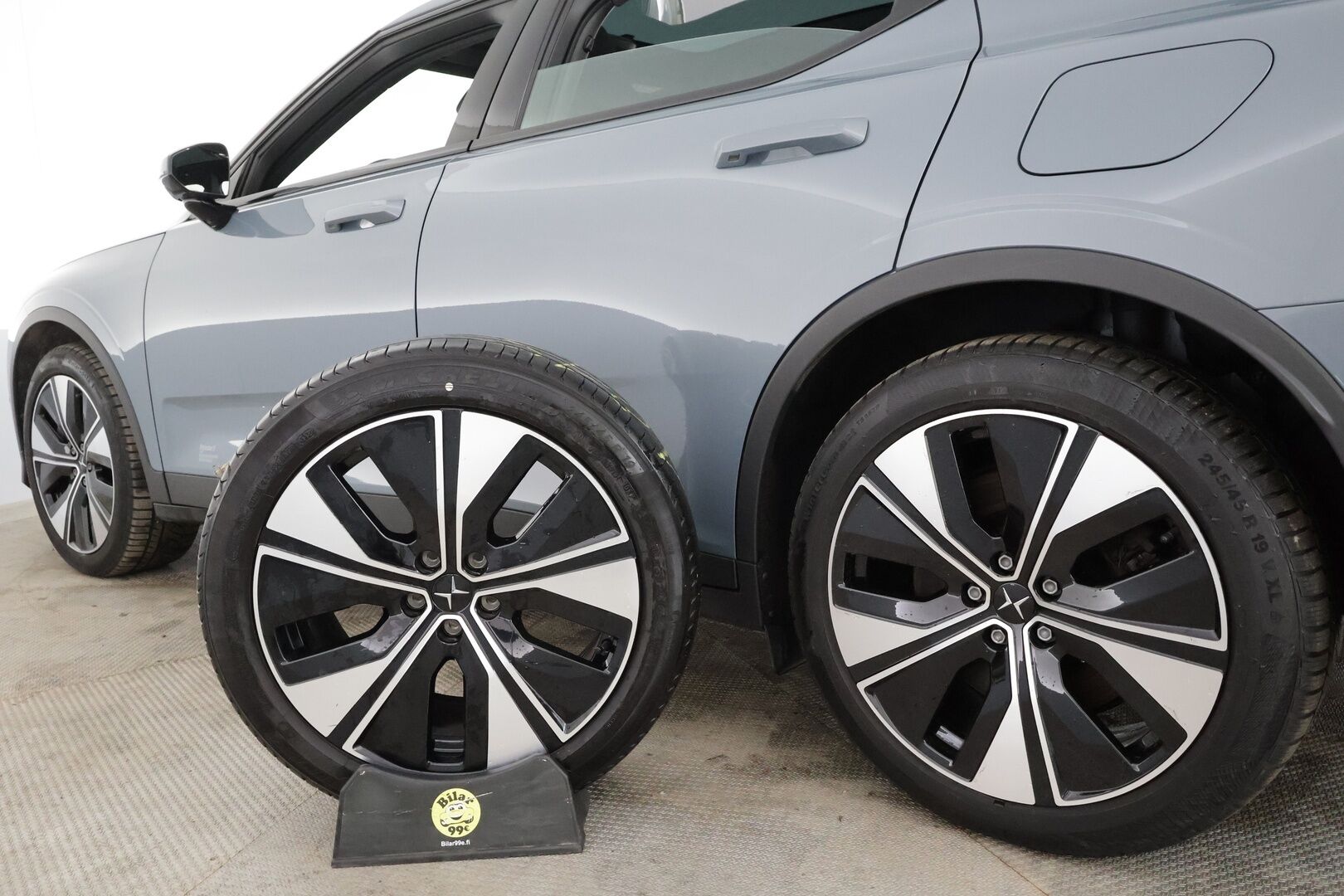 POLESTAR 2 2023 Long Range Dual Motor * Koukku / ILP / H&K / 360° / LED / ACC / Lasikatto / Sportpenkki Muistilla / Navi * - Akku kuntotarkastettu / 2x Latauskaapelit / Kahdet renkaat aluvanteilla