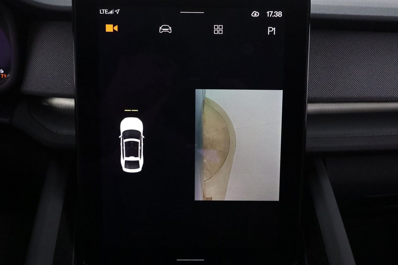 POLESTAR 2 2023 Long Range Dual Motor * Koukku / ILP / H&K / 360° / LED / ACC / Lasikatto / Sportpenkki Muistilla / Navi * - Akku kuntotarkastettu / 2x Latauskaapelit / Kahdet renkaat aluvanteilla