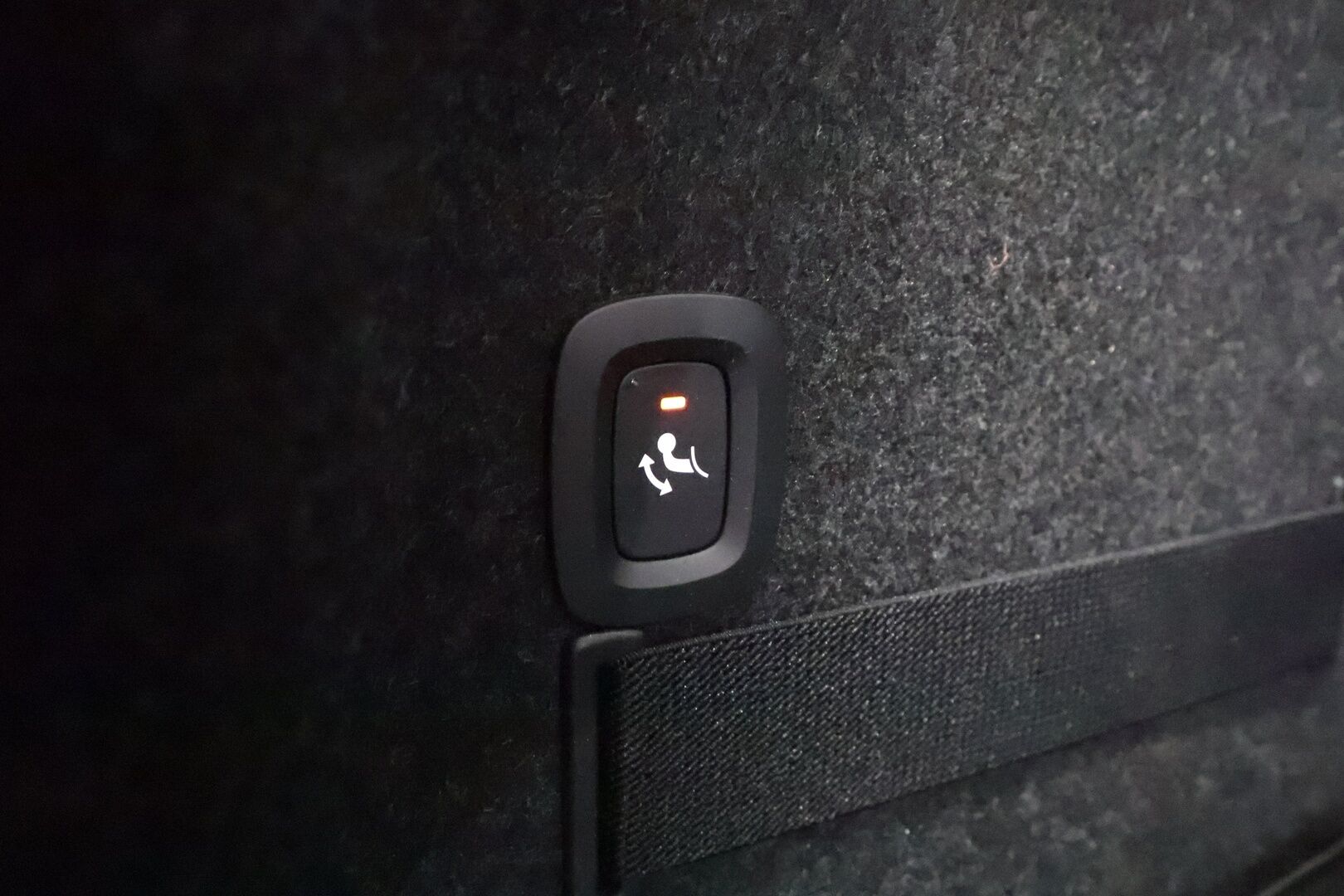 POLESTAR 2 2023 Long Range Dual Motor * Koukku / ILP / H&K / 360° / LED / ACC / Lasikatto / Sportpenkki Muistilla / Navi * - Akku kuntotarkastettu / 2x Latauskaapelit / Kahdet renkaat aluvanteilla