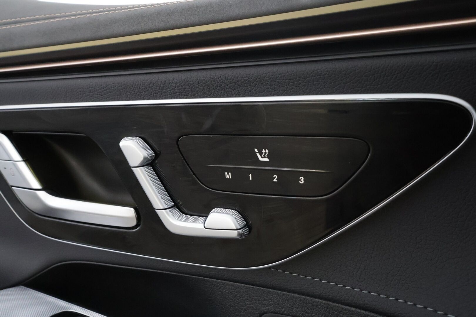 MERCEDES-BENZ EQE 2025 300 * AMG Styling / Distronic Pro / HUD / Lämpöpumppu / Muistipenkit / Panorama / P.Kamera / Nahkasisusta / KeylessGo * - Akku kuntotarkastettu - HULLUT AVAJAISHULINAT KORKOTARJOUS 3,29 %