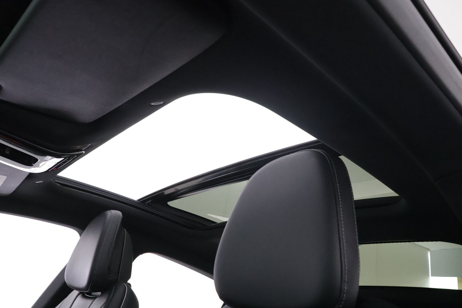 MERCEDES-BENZ EQE 2025 300 * AMG Styling / Distronic Pro / HUD / Lämpöpumppu / Muistipenkit / Panorama / P.Kamera / Nahkasisusta / KeylessGo * - Akku kuntotarkastettu - HULLUT AVAJAISHULINAT KORKOTARJOUS 3,29 %