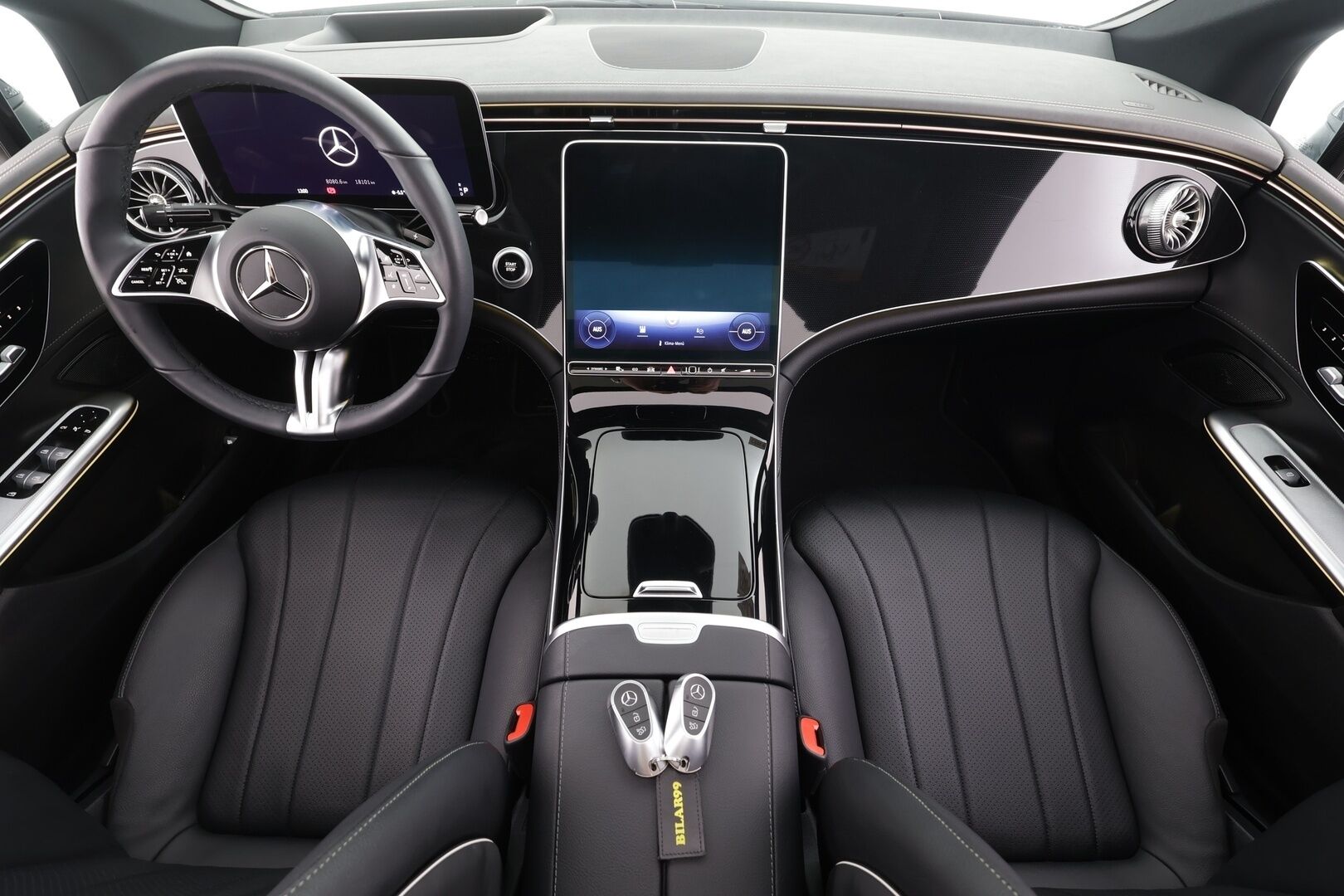 MERCEDES-BENZ EQE 2025 300 * AMG Styling / Distronic Pro / HUD / Lämpöpumppu / Muistipenkit / Panorama / P.Kamera / Nahkasisusta / KeylessGo * - Akku kuntotarkastettu 
