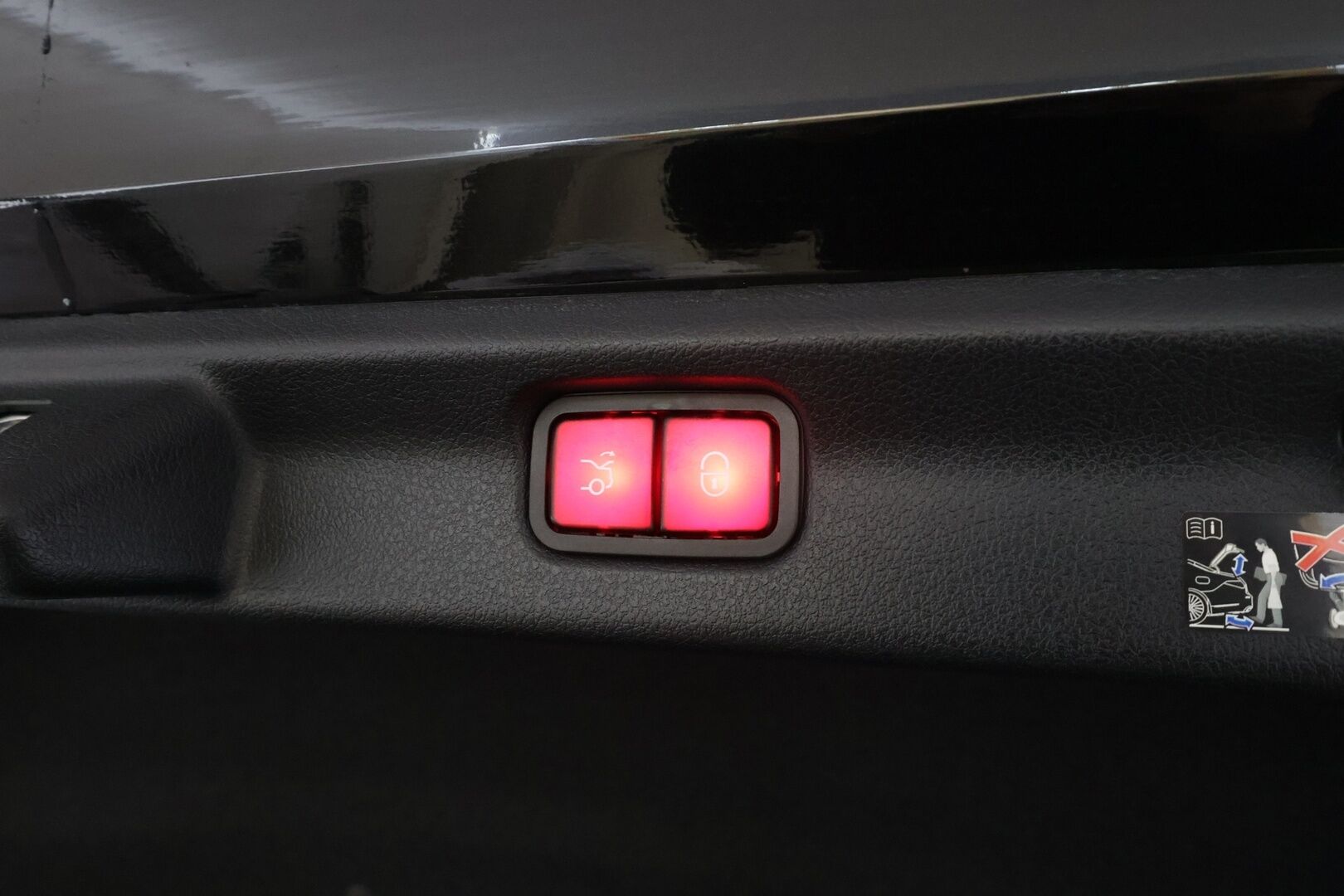 MERCEDES-BENZ EQE 2025 300 * Distronic Pro / HUD / P.kamera / ILP / Muistipenkit / Panorama / KeylessGo / Nahat / Navi * - Akku kuntotarkastettu 