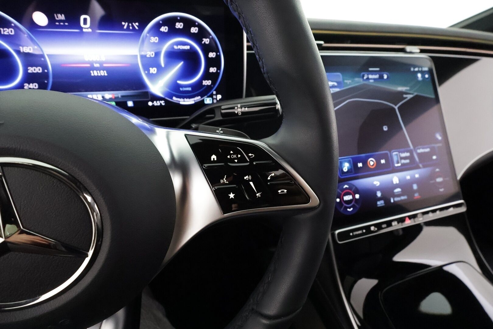 MERCEDES-BENZ EQE 2025 300 * AMG Styling / Distronic Pro / HUD / Lämpöpumppu / Muistipenkit / Panorama / P.Kamera / Nahkasisusta / KeylessGo * - Akku kuntotarkastettu 