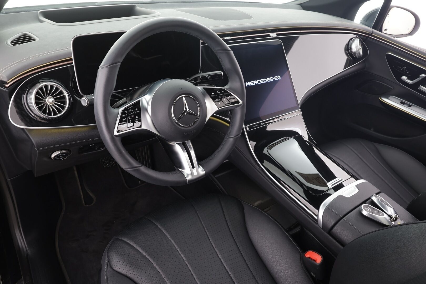 MERCEDES-BENZ EQE 2025 300 * AMG Styling / Distronic Pro / HUD / Lämpöpumppu / Muistipenkit / Panorama / P.Kamera / Nahkasisusta / KeylessGo * - Akku kuntotarkastettu 