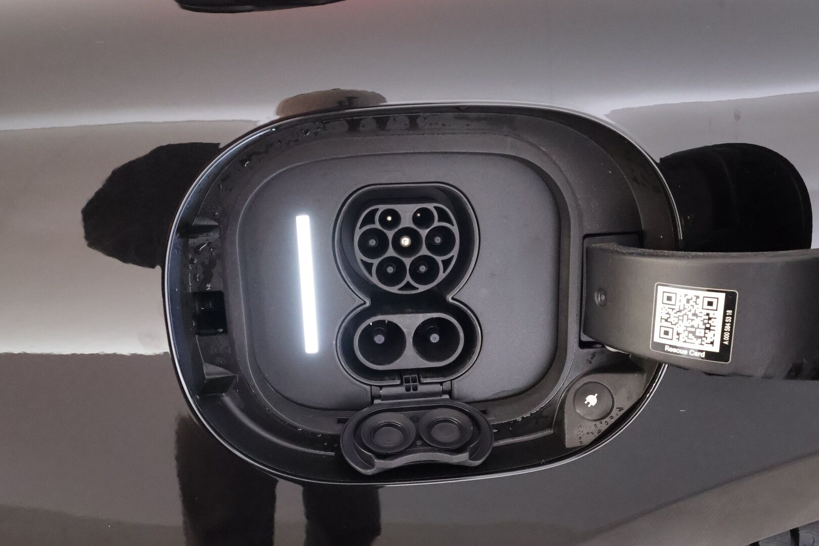 MERCEDES-BENZ EQE 2025 300 * Distronic Pro / HUD / P.kamera / ILP / Muistipenkit / Panorama / KeylessGo / Nahat / Navi * - Akku kuntotarkastettu 