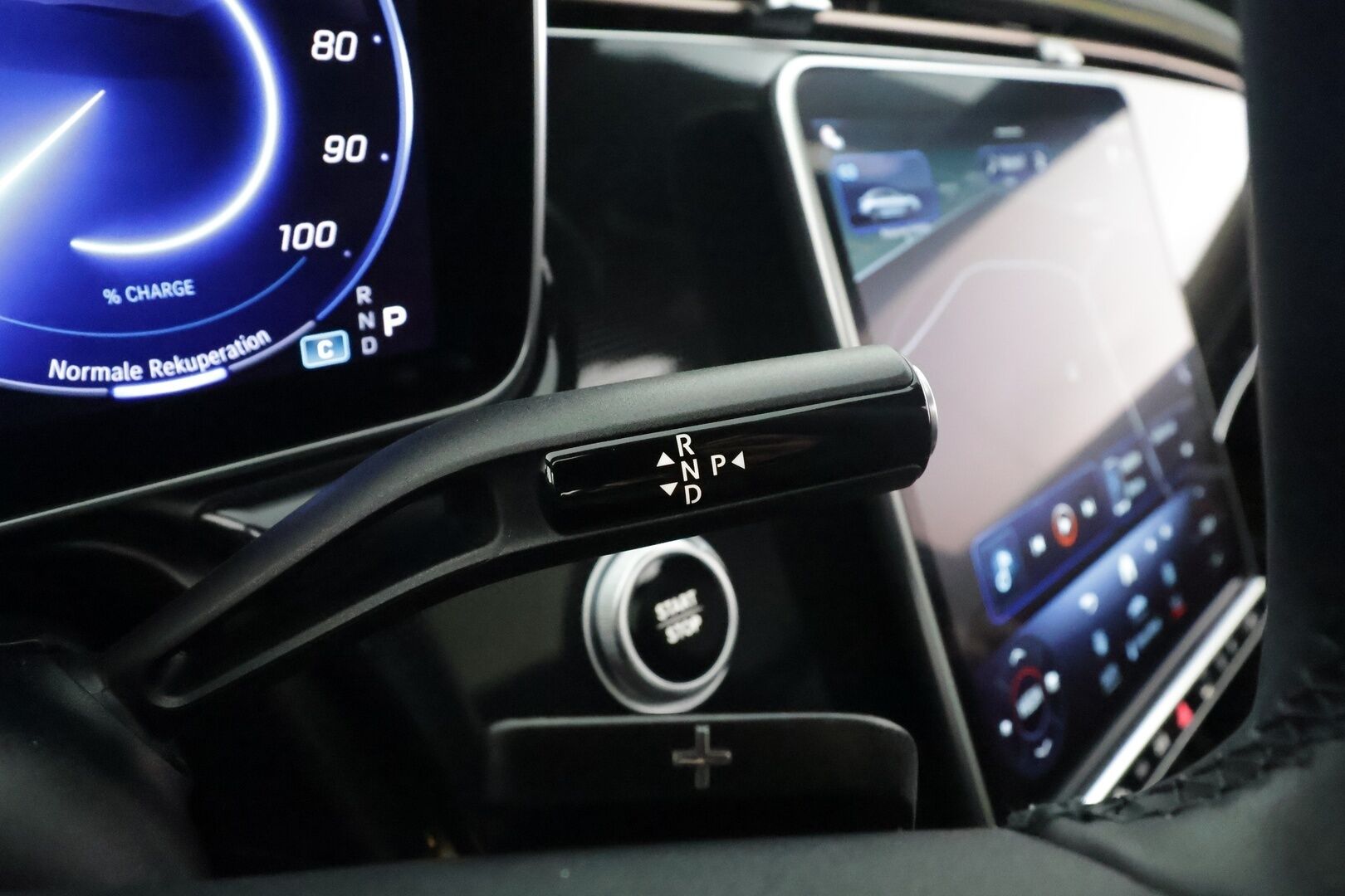 MERCEDES-BENZ EQE 2025 300 * AMG Styling / Distronic Pro / HUD / Lämpöpumppu / Muistipenkit / Panorama / P.Kamera / Nahkasisusta / KeylessGo * - Akku kuntotarkastettu - HULLUT AVAJAISHULINAT KORKOTARJOUS 3,29 %