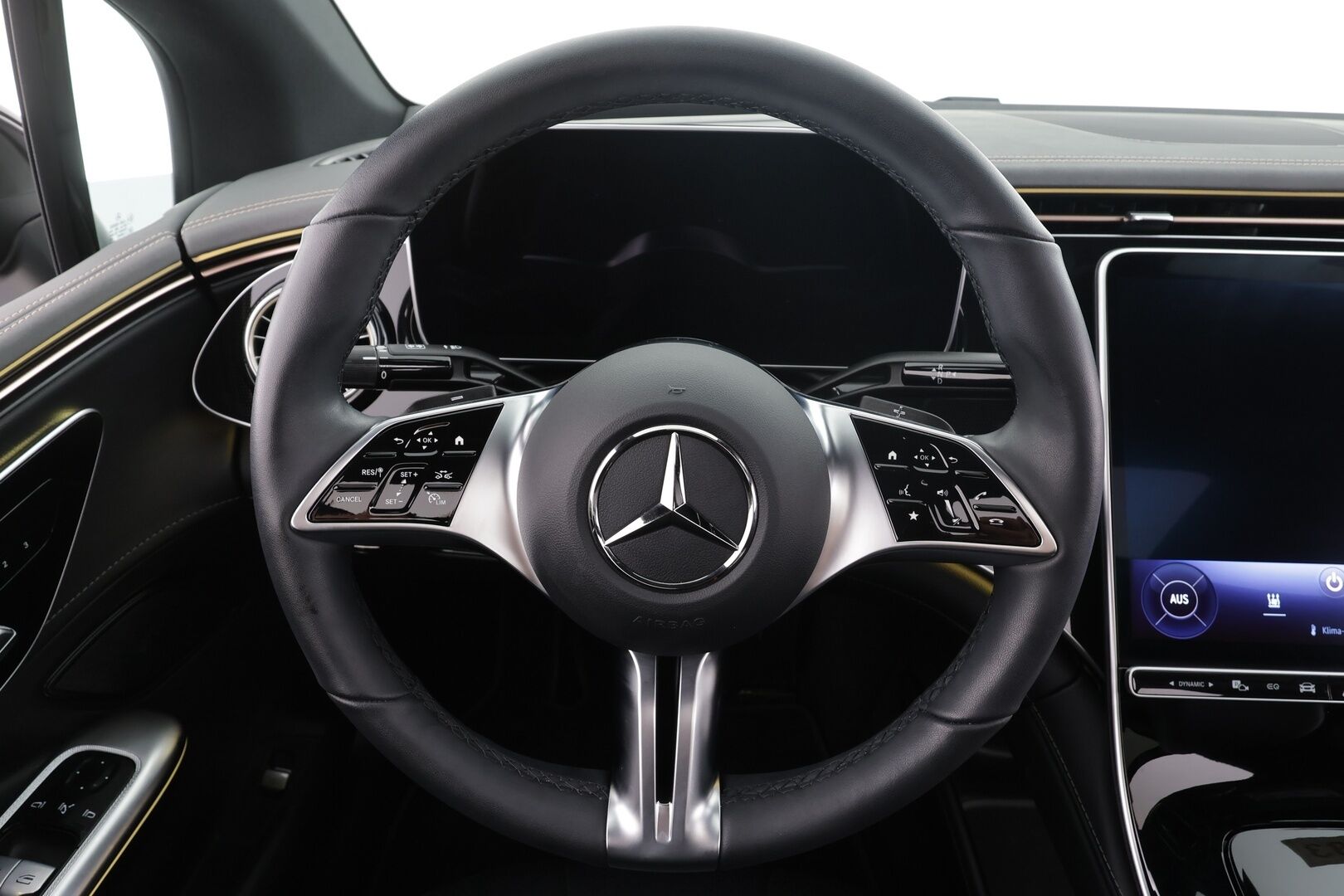 MERCEDES-BENZ EQE 2025 300 * Distronic Pro / HUD / P.kamera / ILP / Muistipenkit / Panorama / KeylessGo / Nahat / Navi * - Akku kuntotarkastettu 