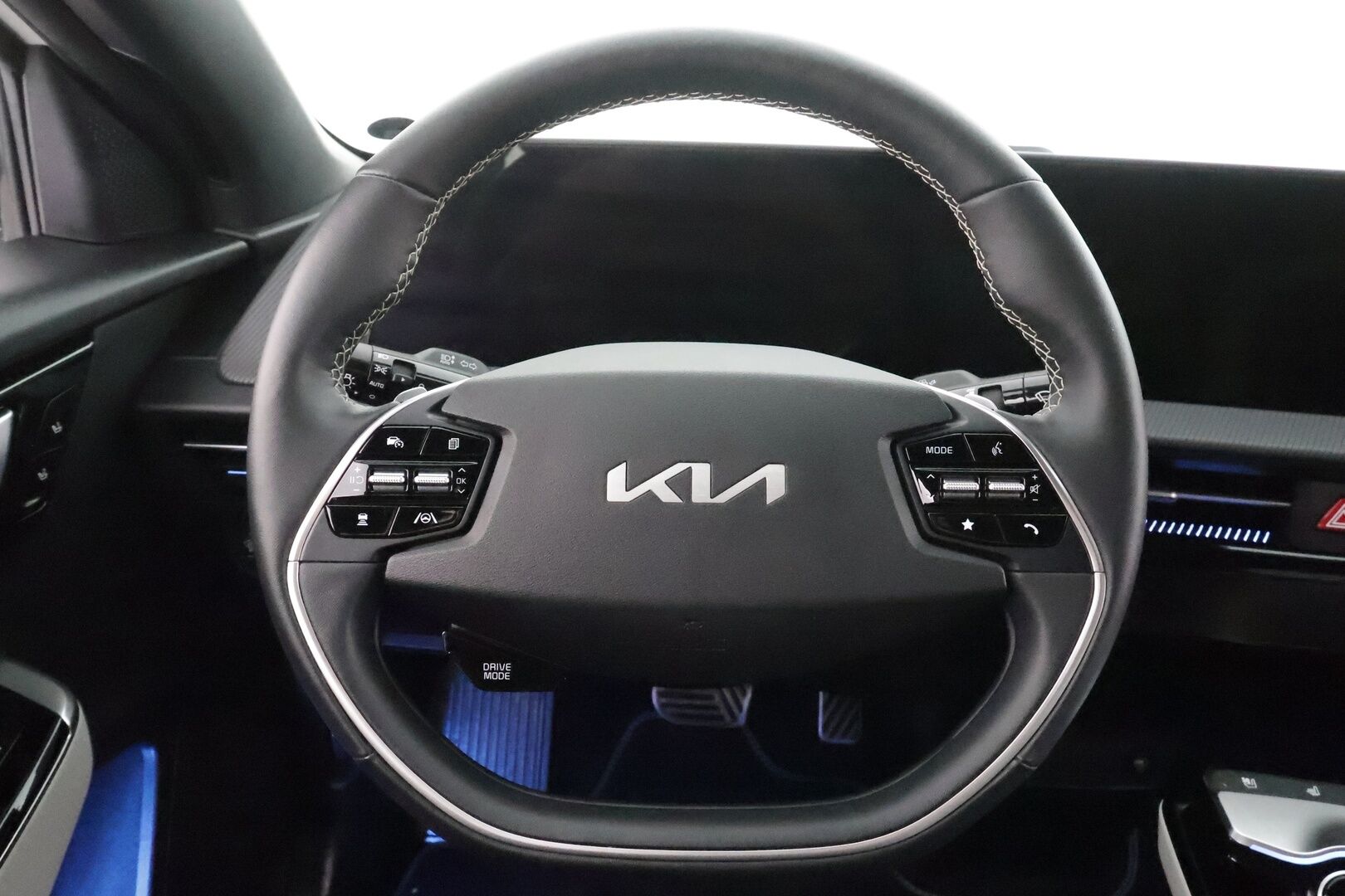 KIA EV6 2023 GT-Line AWD * ACC / Koukku / ILP / LED / 360 / Ilmastoitu Muistipenkki / Navi / Keyless * - Kahdet renkaat aluvanteilla / Merkkihuollettu