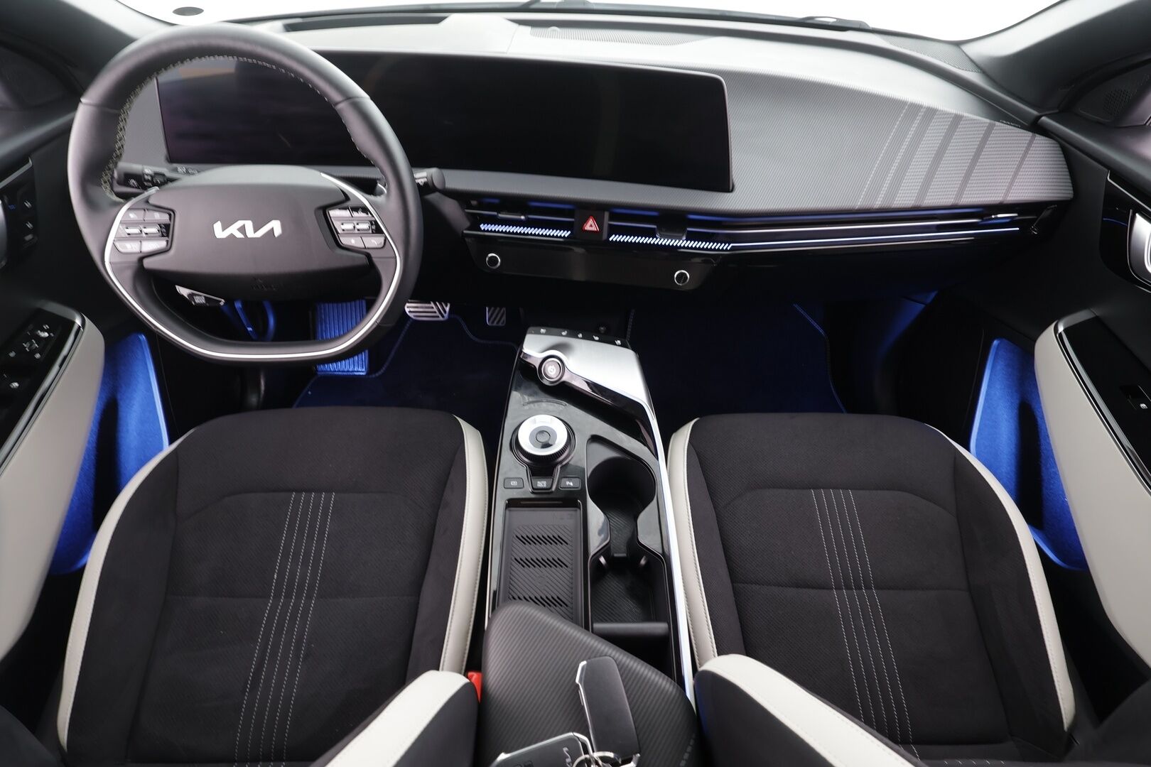 KIA EV6 2023 GT-Line AWD * ACC / Koukku / ILP / LED / 360 / Ilmastoitu Muistipenkki / Navi / Keyless * - Kahdet renkaat aluvanteilla / Merkkihuollettu