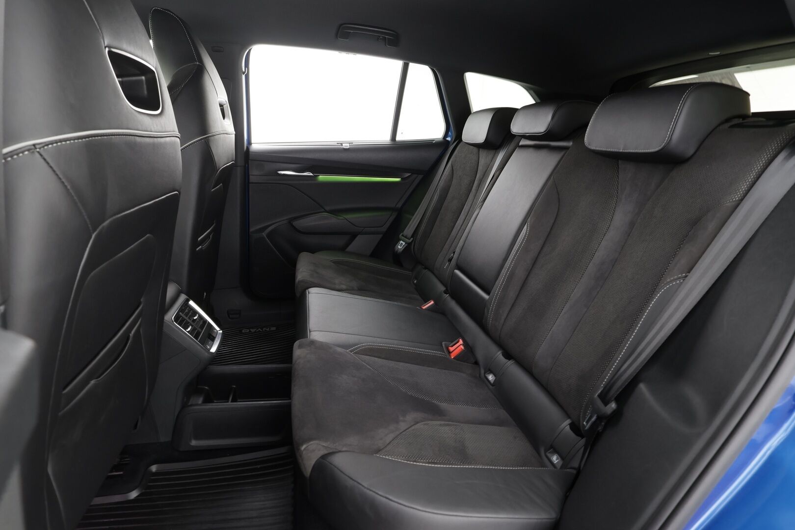 SKODA ENYAQ 2022 80 SportLine iV * ILP / ACC / Matrix-LED / 360 / Hierova Muistipenkki / Navi / Kaistavahti / Keyless * - HUD / Merkkihuollot