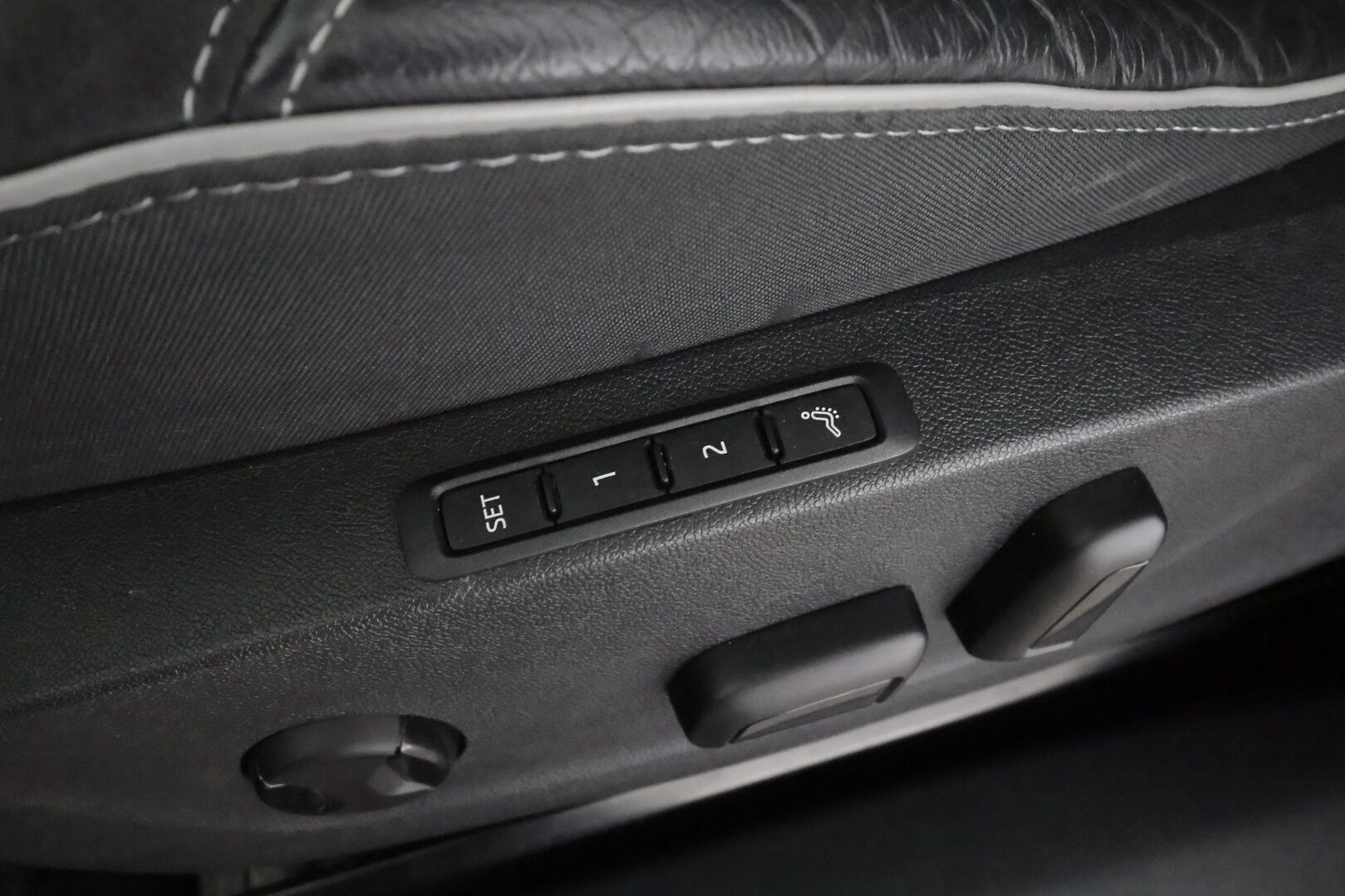 SKODA ENYAQ 2022 80 SportLine iV * ILP / ACC / Matrix-LED / 360 / Hierova Muistipenkki / Navi / Kaistavahti / Keyless * - HUD / Merkkihuollot