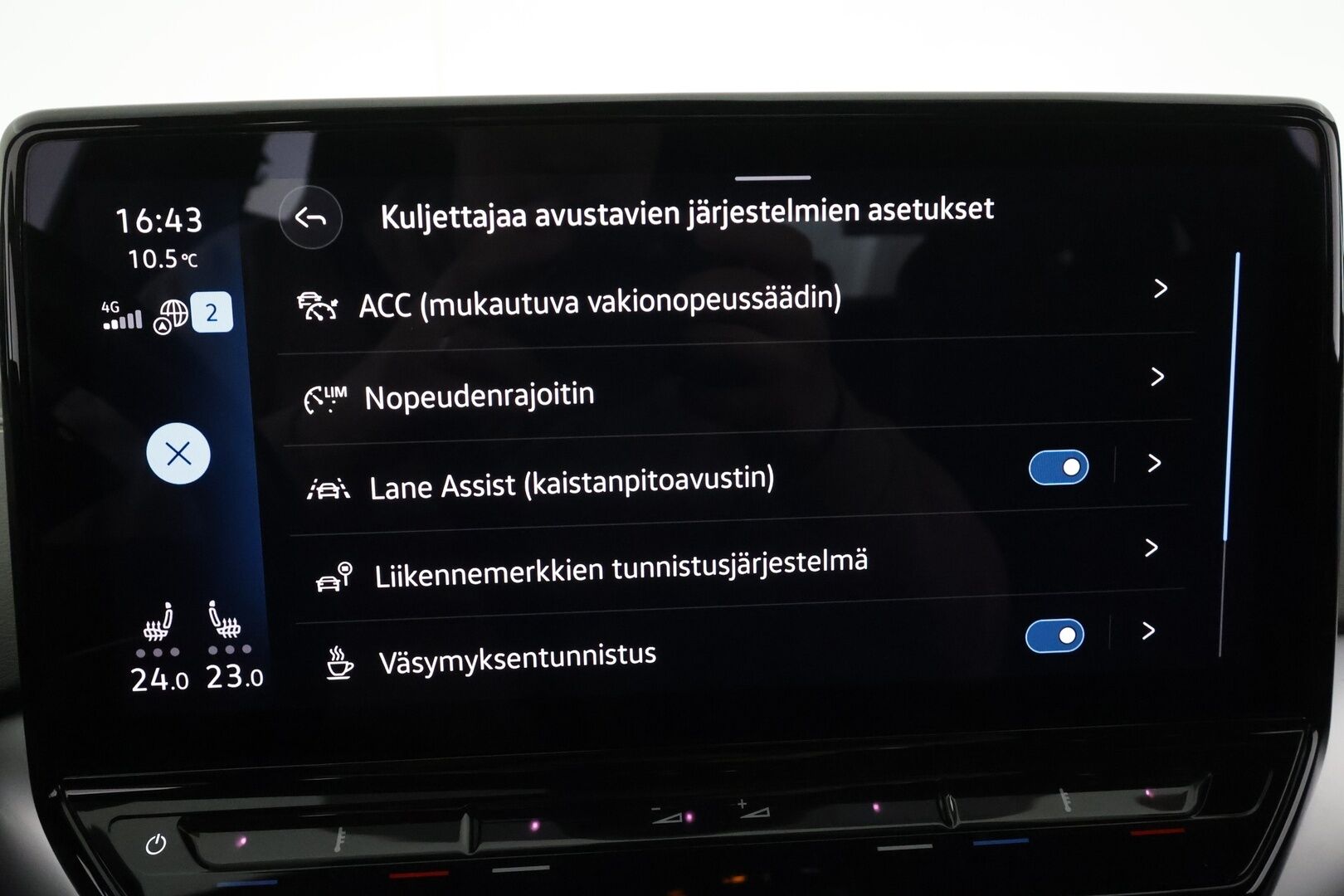 VOLKSWAGEN ID.5 2023 Pro Performance 150 kW Top Sport, akku 77 kWh * Lämpöpumppu / Vetokoukku / Matrix LED / Peruutuskamera / Hierovat Muistipenkit / Adapt.Vakkari - Akku kuntotarkastettu SoH 95,6% / Kahdet renkaat aluvanteilla / Merkkihuollot! - HULLUT AVAJAISHULINAT KORKOTARJOUS 3,29 %