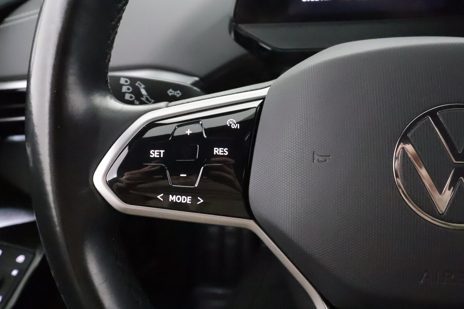 VOLKSWAGEN ID.5 2023 Pro Performance 150 kW Top Sport, akku 77 kWh * Lämpöpumppu / Vetokoukku / Matrix LED / Peruutuskamera / Hierovat Muistipenkit / Adapt.Vakkari - Akku kuntotarkastettu SoH 95,6% / Kahdet renkaat aluvanteilla / Merkkihuollot! - HULLUT AVAJAISHULINAT KORKOTARJOUS 3,29 %