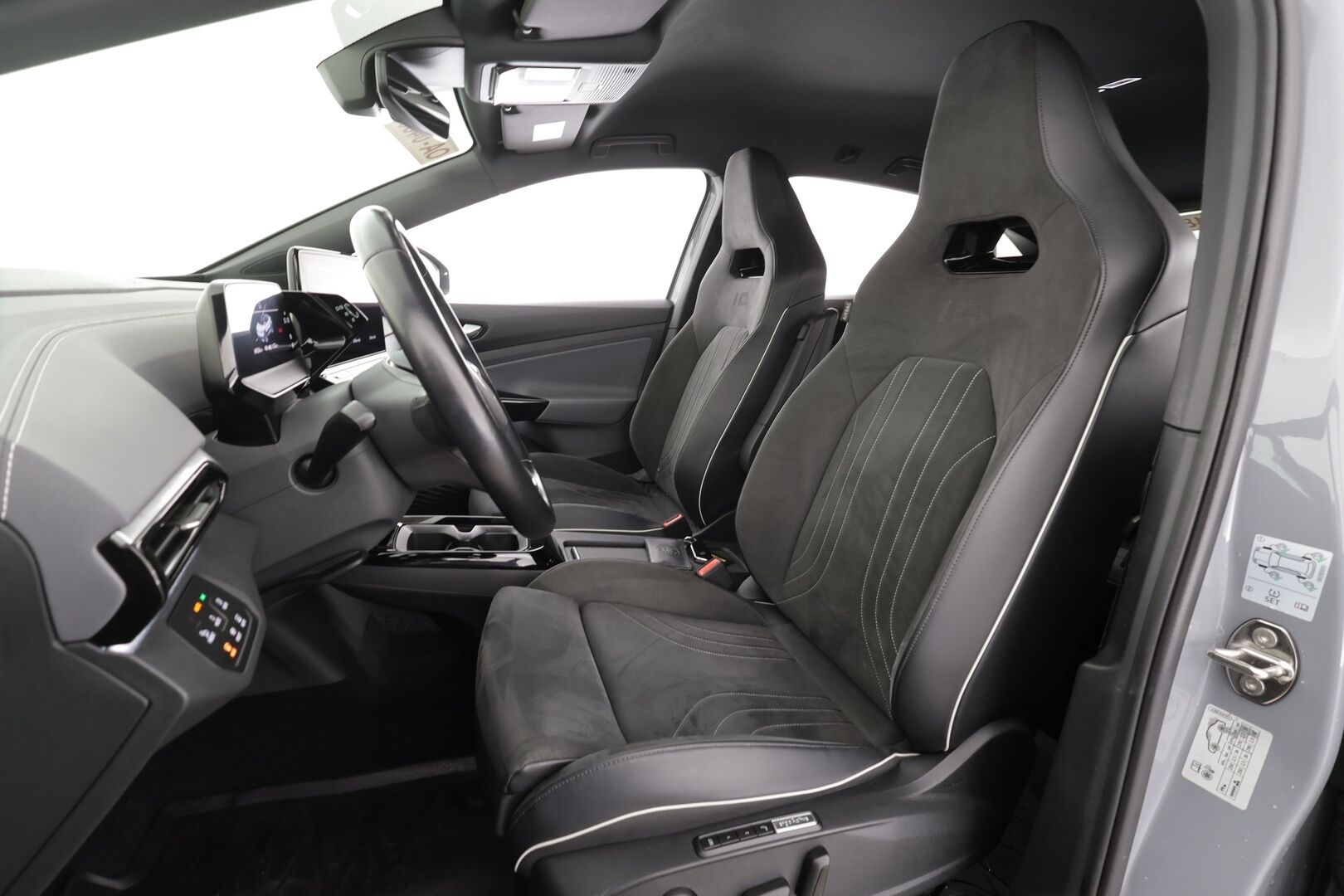 VOLKSWAGEN ID.5 2023 Pro Performance 150 kW Top Sport, akku 77 kWh * Lämpöpumppu / Vetokoukku / Matrix LED / Peruutuskamera / Hierovat Muistipenkit / Adapt.Vakkari - Akku kuntotarkastettu SoH 95,6% / Kahdet renkaat aluvanteilla / Merkkihuollot! - HULLUT AVAJAISHULINAT KORKOTARJOUS 3,29 %