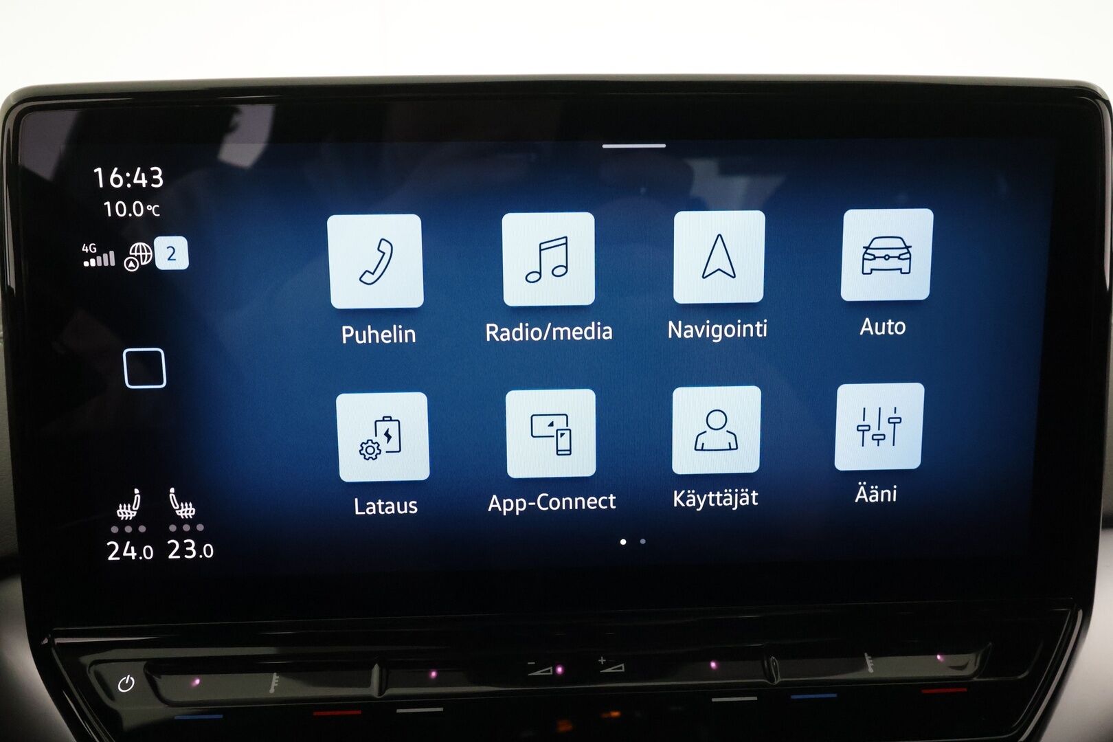 VOLKSWAGEN ID.5 2023 Pro Performance 150 kW * Koukku / ACC / Matrix-LED / ILP / P.Kamera / Hierovat muistipenkit / Apple&Android * - Akku kuntotarkastettu SoH 95,6% / Kahdet renkaat aluvanteilla 