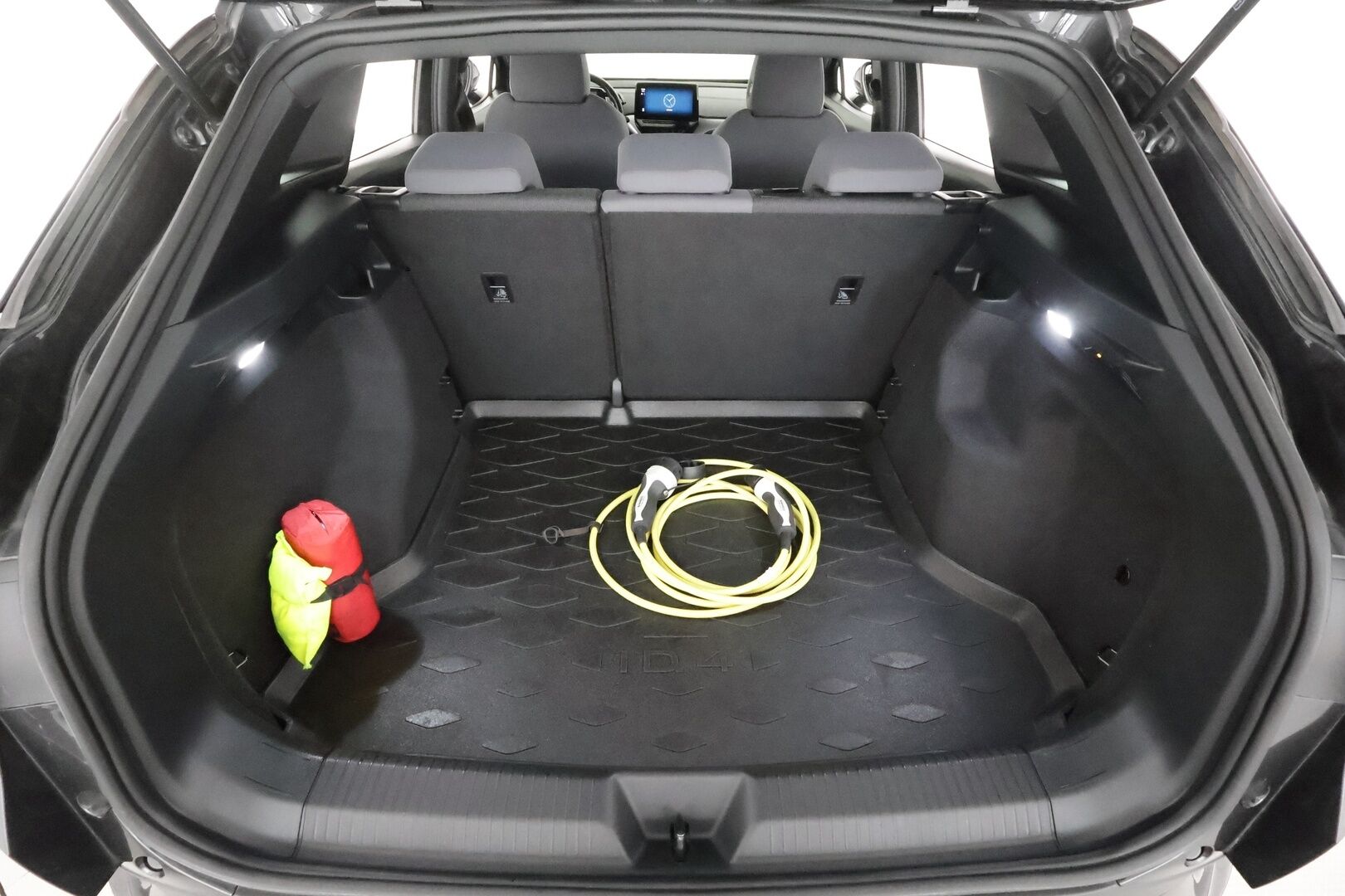 VOLKSWAGEN ID.4 2022 Pro Performance 150 kW * Koukku / ILP / ACC / LED / P.tutkat / Navi / Kaistavahti * - Akku kuntotarkastettu / Kahdet renkaat aluvanteilla / Merkkihuollot