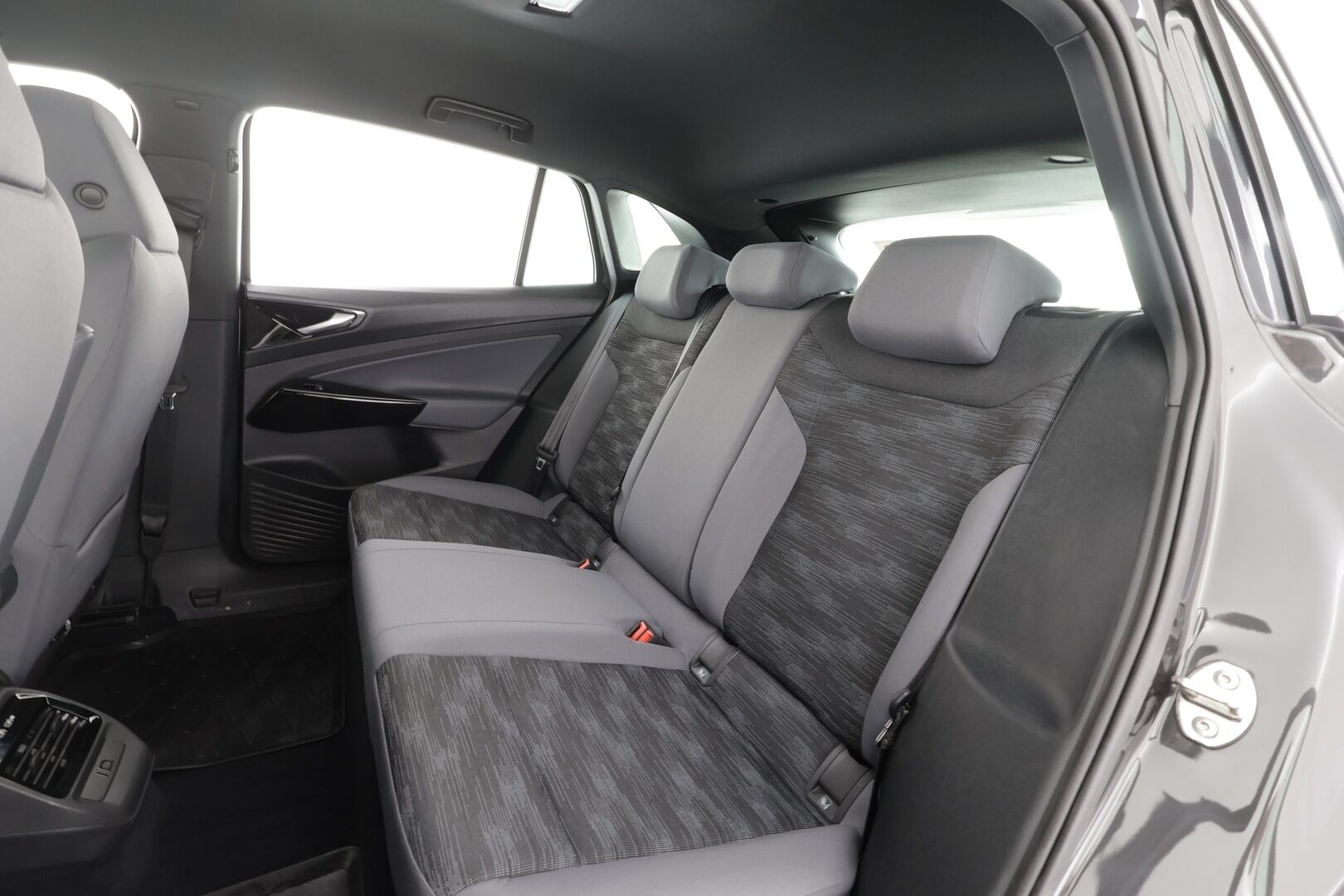 VOLKSWAGEN ID.4 2022 Pro Performance 150 kW * Koukku / ILP / ACC / LED / P.tutkat / Navi / Kaistavahti * - Akku kuntotarkastettu / Kahdet renkaat aluvanteilla / Merkkihuollot