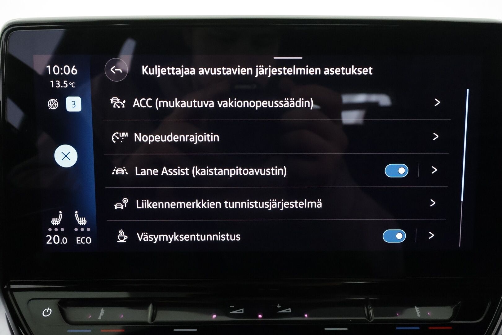 VOLKSWAGEN ID.4 2022 Pro Performance 150 kW * Koukku / ILP / ACC / LED / P.tutkat / Navi / Kaistavahti * - Akku kuntotarkastettu / Kahdet renkaat aluvanteilla / Merkkihuollot
