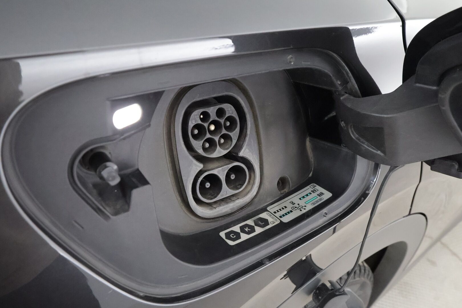 VOLKSWAGEN ID.4 2022 Pro Performance 150 kW * Koukku / ILP / ACC / LED / P.tutkat / Navi / Kaistavahti * - Akku kuntotarkastettu / Kahdet renkaat aluvanteilla / Merkkihuollot