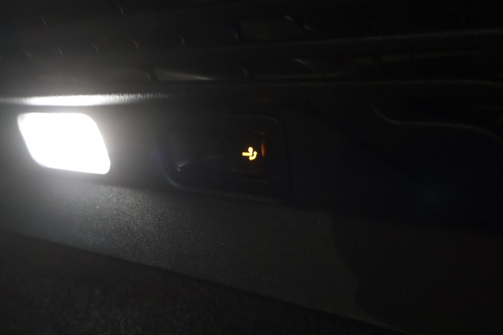 VOLKSWAGEN ID.4 2022 Pro Performance 150 kW * Koukku / ILP / ACC / LED / P.tutkat / Navi / Kaistavahti * - Akku kuntotarkastettu / Kahdet renkaat aluvanteilla / Merkkihuollot