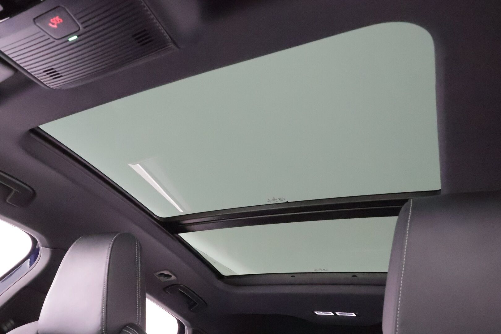 AUDI Q4 E-TRON 2022 50 E-Tron Quattro S-Line * ILP / Koukku / Panorama / P.kamera / HUD / ACC / Matrix / Sportpenkki Muistilla * - Sonos / Akku kuntotarkastettu / Merkkihuollot / Kahdet renkaat aluvanteilla / 2x Latauskaapelit