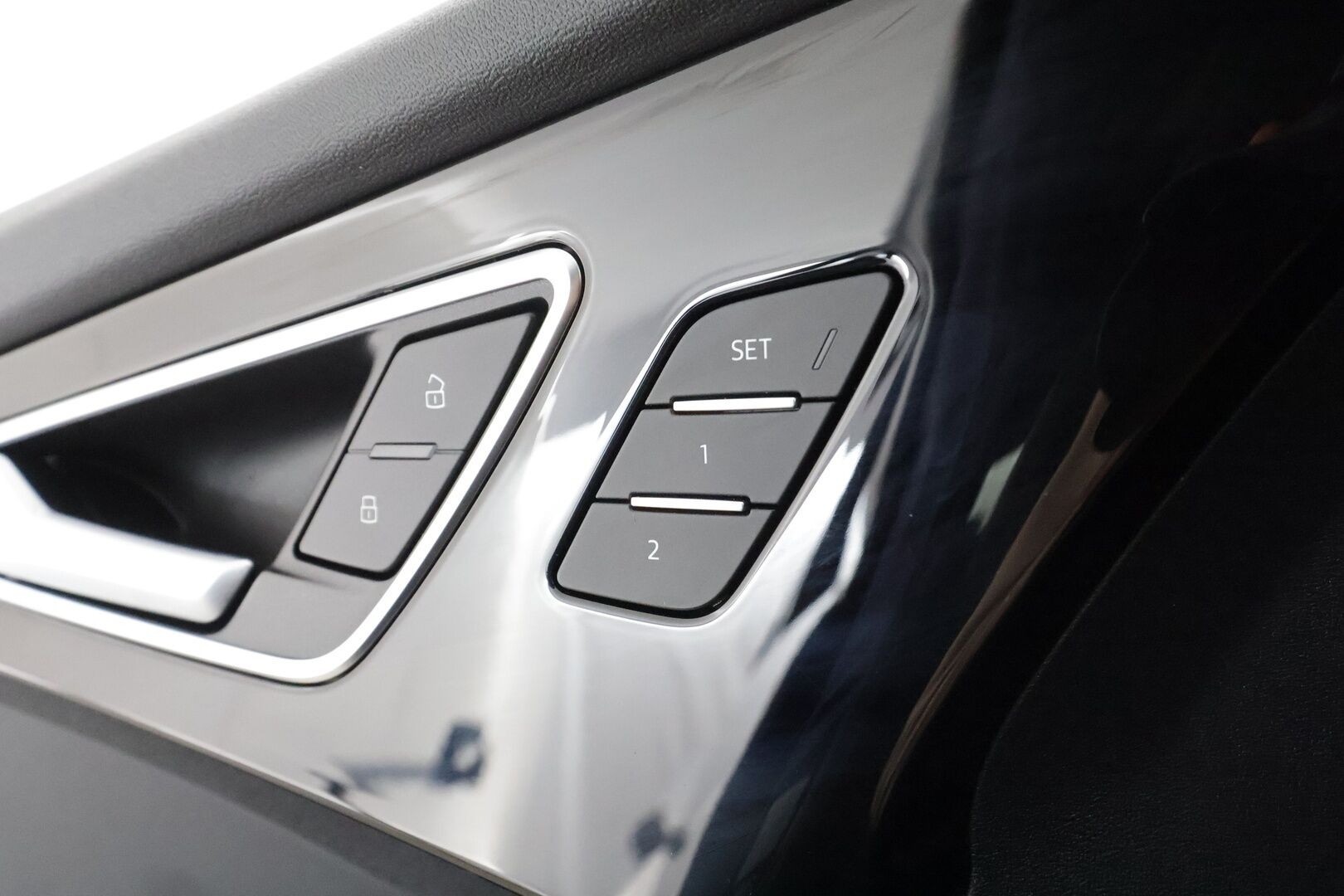 AUDI Q4 E-TRON 2022 50 E-Tron Quattro S-Line * ILP / Koukku / Panorama / P.kamera / HUD / ACC / Matrix / Sportpenkki Muistilla * - Sonos / Akku kuntotarkastettu / Merkkihuollot / Kahdet renkaat aluvanteilla / 2x Latauskaapelit