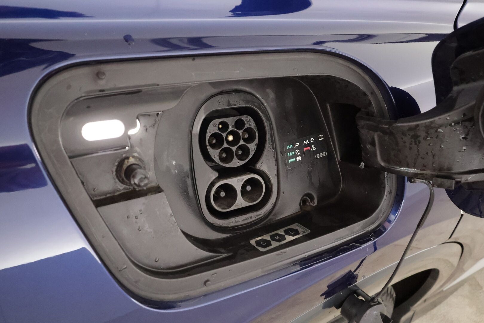 AUDI Q4 E-TRON 2022 50 E-Tron Quattro S-Line * ILP / Koukku / Panorama / P.kamera / HUD / ACC / Matrix / Sportpenkki Muistilla * - Sonos / Akku kuntotarkastettu / Merkkihuollot / Kahdet renkaat aluvanteilla / 2x Latauskaapelit