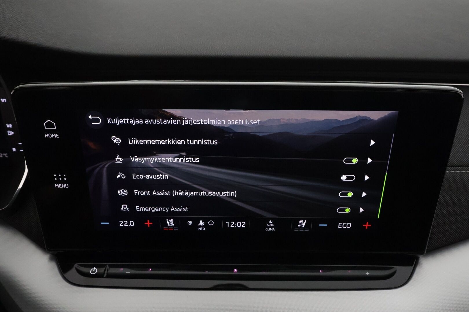 SKODA OCTAVIA 2023 Combi Style 1.4 TSI iV 150kW * Webasto / Koukku / ACC / Matrix / P.Kamera / Hierovat&Ilmastoidut Muistipenkit * - Akku kuntotarkastettu SoH 96,4% / HUD / Merkkihuollot / 2x Latauskaapelit