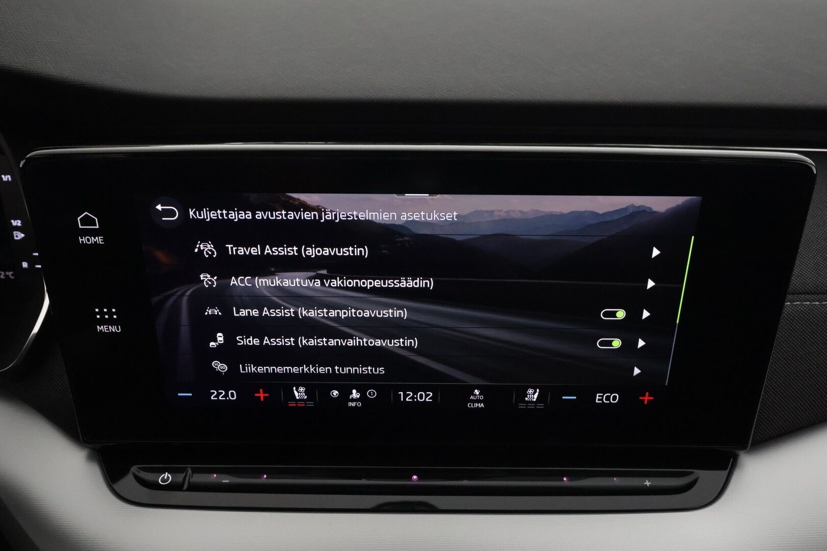 SKODA OCTAVIA 2023 Combi Style 1.4 TSI iV 150kW * Webasto / Koukku / ACC / Matrix / P.Kamera / Hierovat&Ilmastoidut Muistipenkit * - Akku kuntotarkastettu SoH 96,4% / HUD / Merkkihuollot / 2x Latauskaapelit