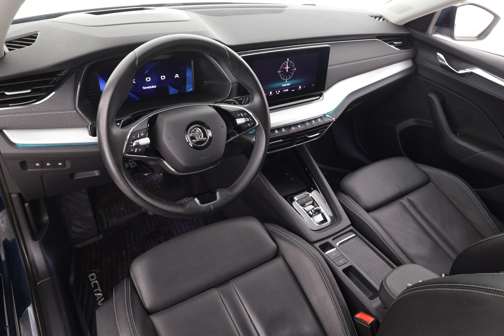 SKODA OCTAVIA 2023 Combi Style 1.4 TSI iV 150kW * Webasto / Koukku / ACC / Matrix / P.Kamera / Hierovat&Ilmastoidut Muistipenkit * - Akku kuntotarkastettu SoH 96,4% / HUD / Merkkihuollot / 2x Latauskaapelit