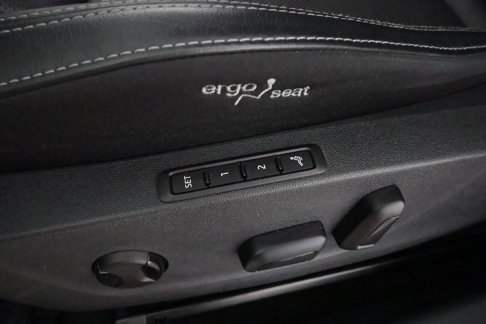 SKODA OCTAVIA 2023 Combi Style 1.4 TSI iV 150kW * Webasto / Koukku / ACC / Matrix / P.Kamera / Hierovat&Ilmastoidut Muistipenkit * - Akku kuntotarkastettu SoH 96,4% / HUD / Merkkihuollot / 2x Latauskaapelit