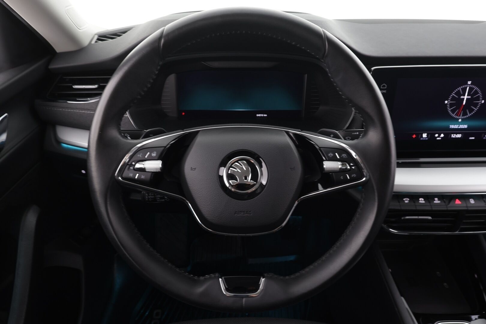 SKODA OCTAVIA 2023 Combi Style 1.4 TSI iV 150kW * Webasto / Koukku / ACC / Matrix / P.Kamera / Hierovat&Ilmastoidut Muistipenkit * - Akku kuntotarkastettu SoH 96,4% / HUD / Merkkihuollot / 2x Latauskaapelit