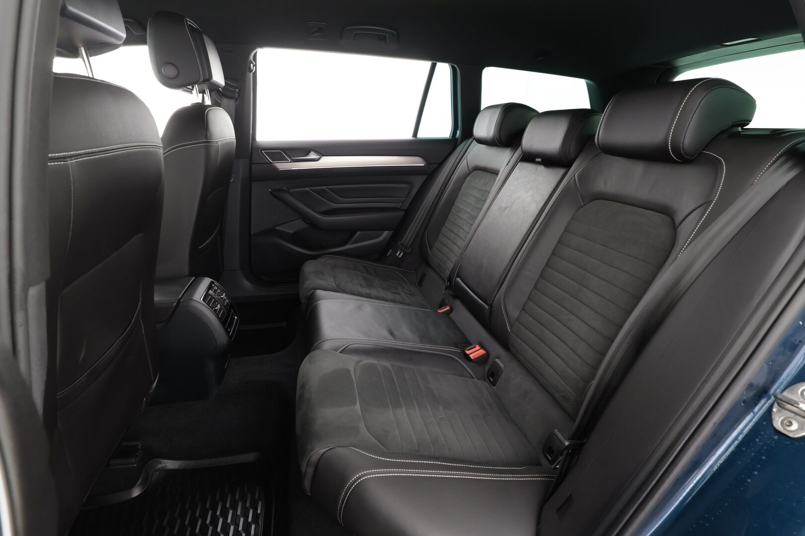 VOLKSWAGEN PASSAT 2023 Variant 2.0 TDi 147 kW DSG * ACC / Webasto / Sporttipenkki / Matrix-LED / P.Kamera / Apple&Android * - 1.OM / Kahdet Renkaat - HULLUT AVAJAISHULINAT KORKOTARJOUS 3,29 %