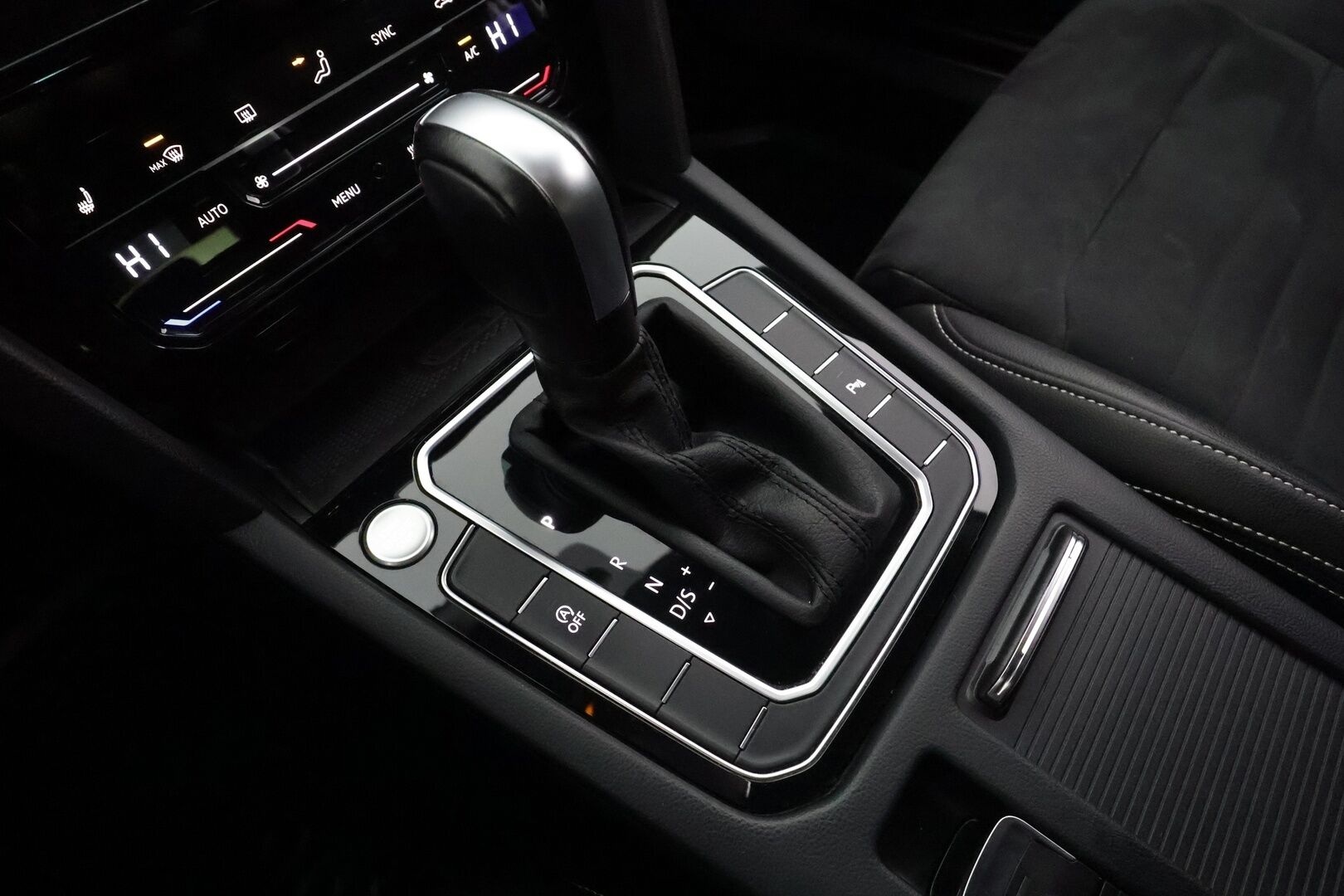 VOLKSWAGEN PASSAT 2023 Variant 2.0 TDi 147 kW DSG - ACC | Webasto | Sporttipenkki | Matrix-LED | P.Kamera | Apple&Android1.OM | Kahdet Renkaat