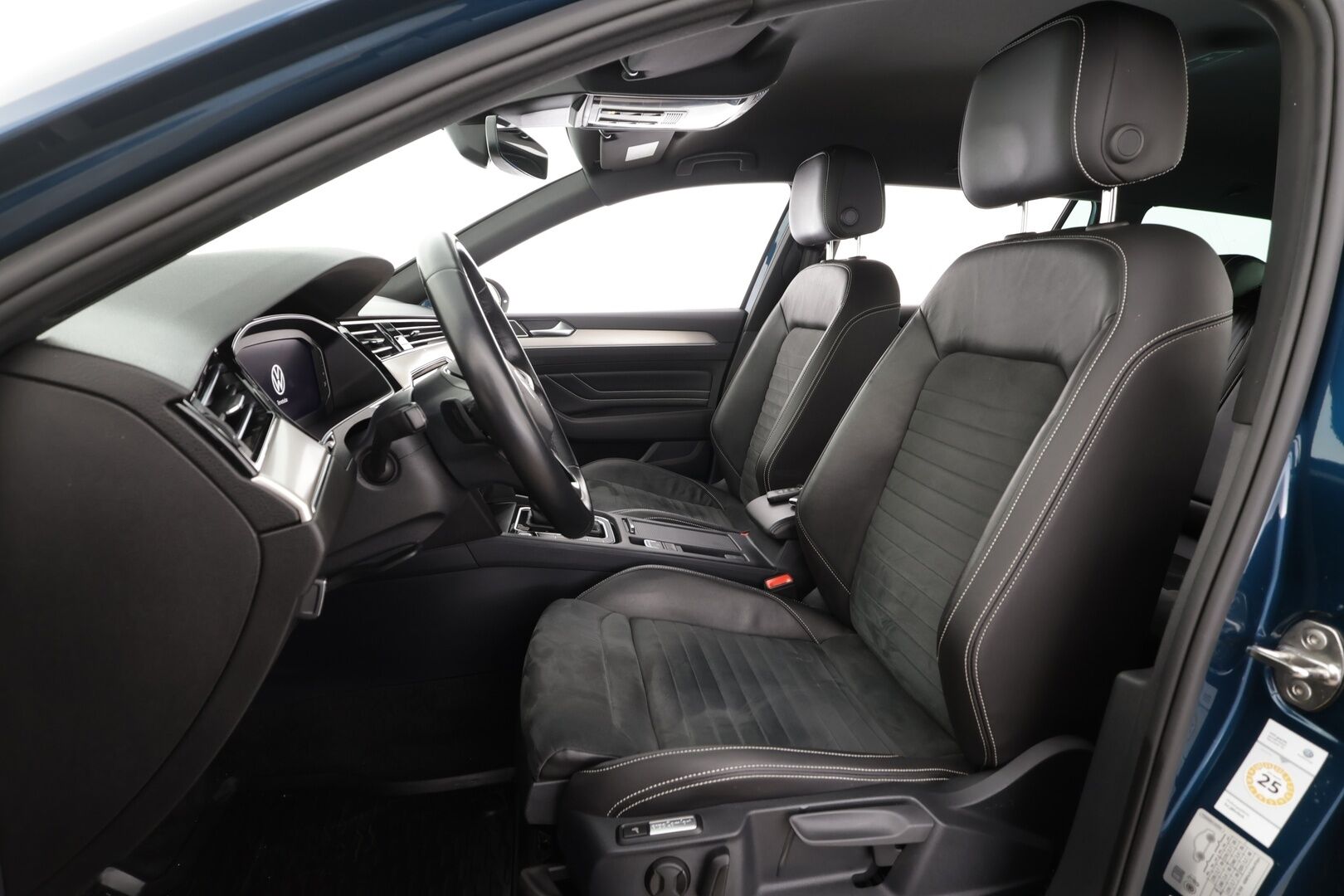 VOLKSWAGEN PASSAT 2023 Variant 2.0 TDi 147 kW DSG * ACC / Webasto / Sporttipenkki / Matrix-LED / P.Kamera / Apple&Android * - 1.OM / Kahdet Renkaat