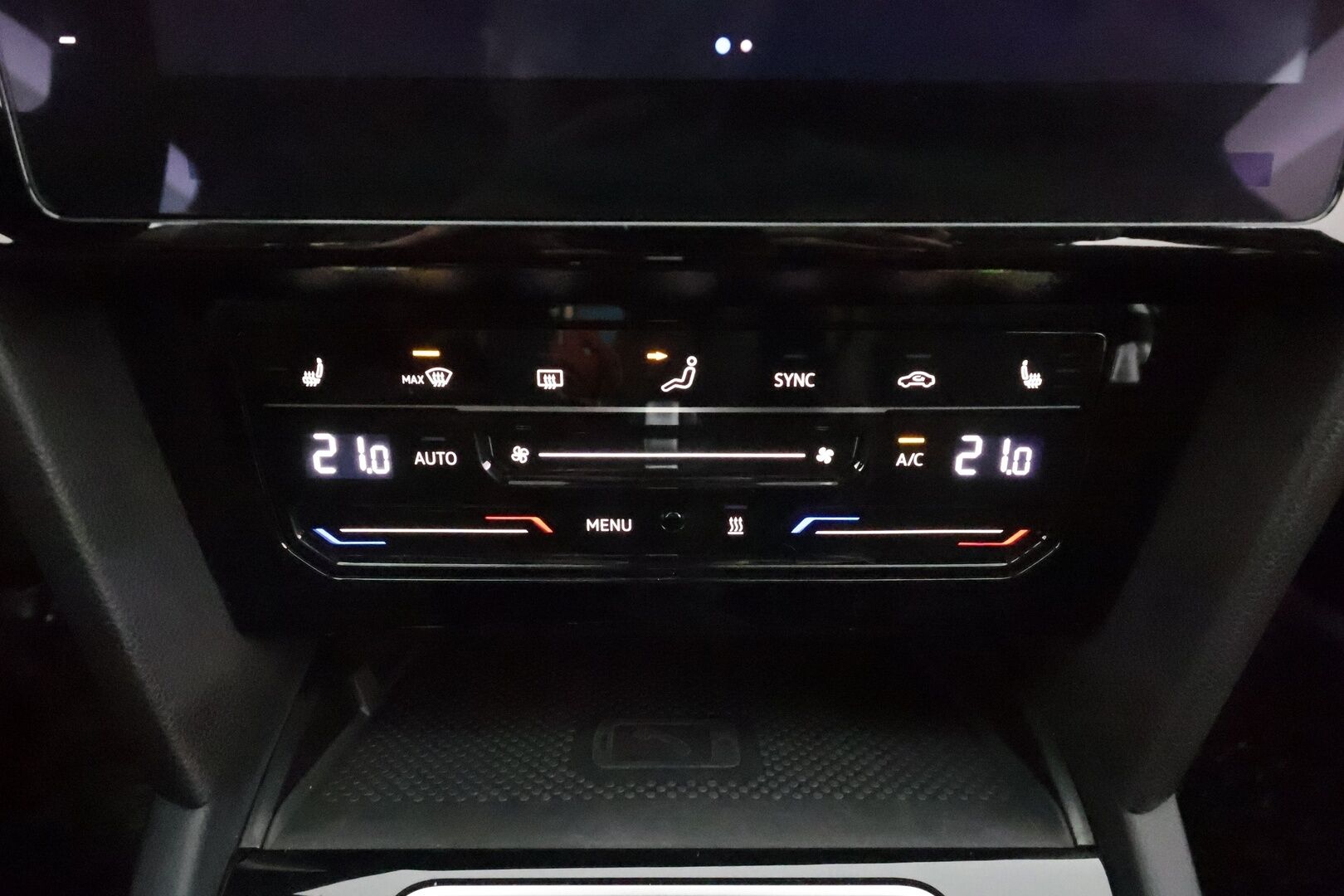 VOLKSWAGEN PASSAT 2023 Variant 2.0 TDi 147 kW DSG * ACC / Webasto / Sporttipenkki / Matrix-LED / P.Kamera / Apple&Android * - 1.OM / Kahdet Renkaat - HULLUT AVAJAISHULINAT KORKOTARJOUS 3,29 %