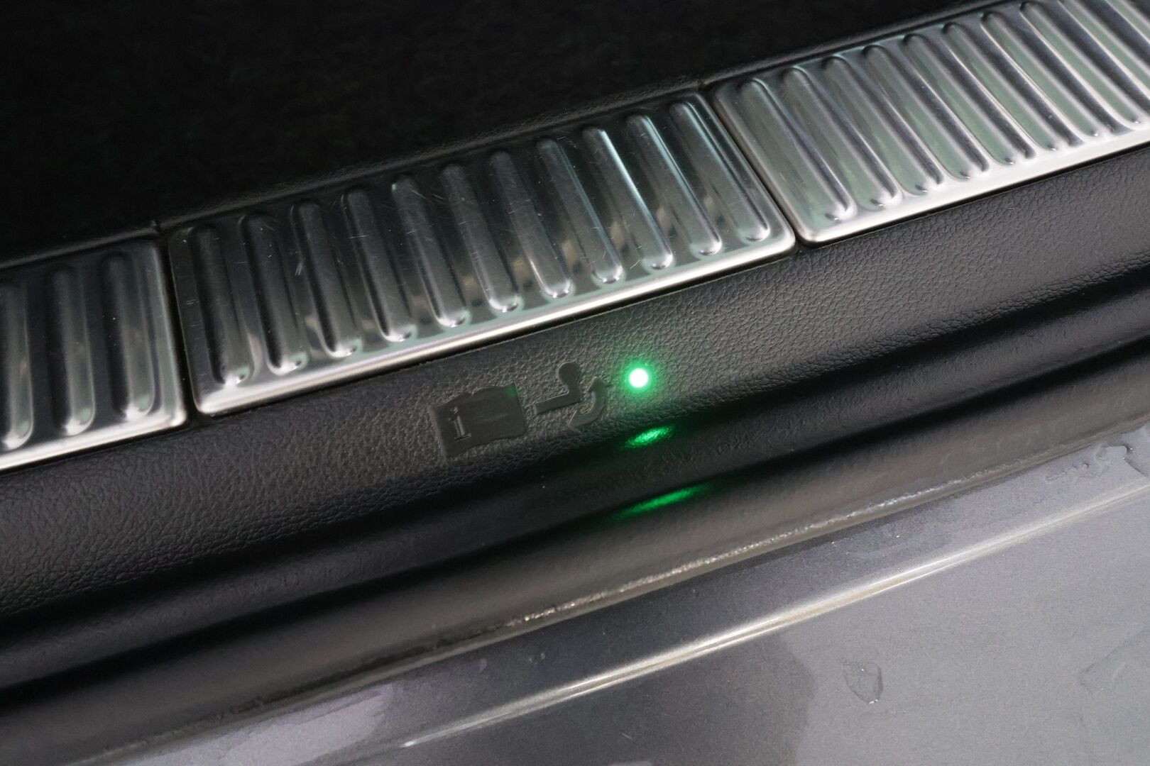 SKODA SUPERB 2023 Combi 2,0 TDI 200 4x4 Ambition DSG * Webasto / Koukku / ACC / Matrix / P.Kamera / Muistipenkit / Navi * - Akku kuntotarkastettu / Merkkihuollot 