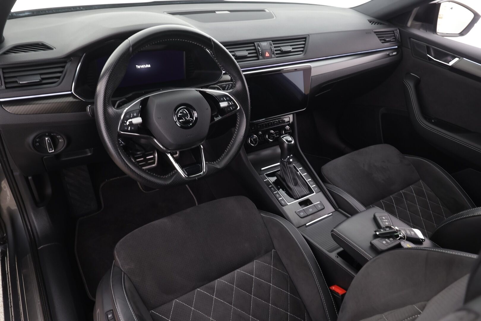 SKODA SUPERB 2023 Combi 2,0 TDI 200 4x4 Ambition DSG * Webasto / Koukku / ACC / Matrix / P.Kamera / Muistipenkit / Navi * - Akku kuntotarkastettu / Merkkihuollot 