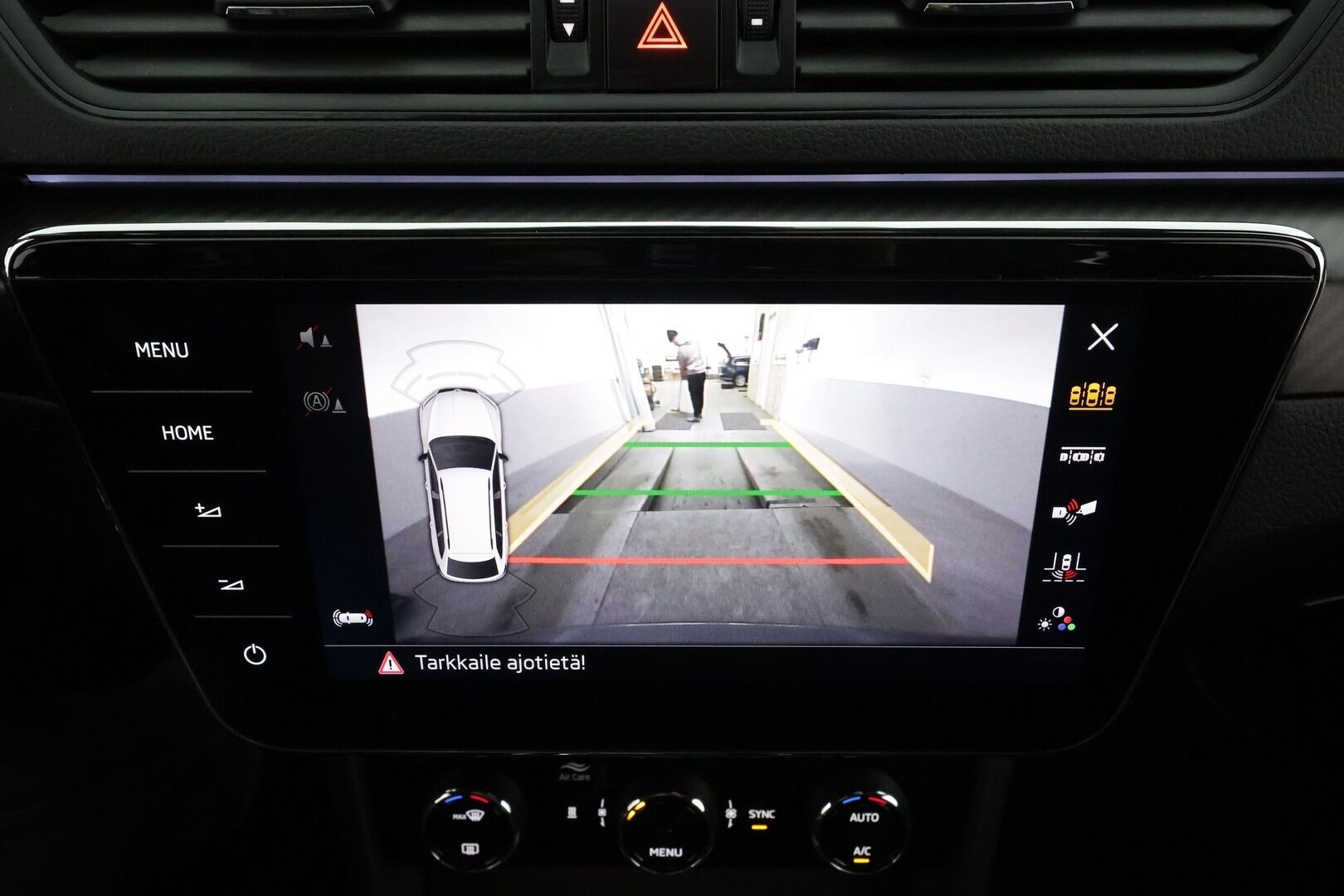 SKODA SUPERB 2023 Combi 2,0 TDI 200 4x4 Ambition DSG * Webasto / Koukku / ACC / Matrix / P.Kamera / Muistipenkit / Navi * - Akku kuntotarkastettu / Merkkihuollot 