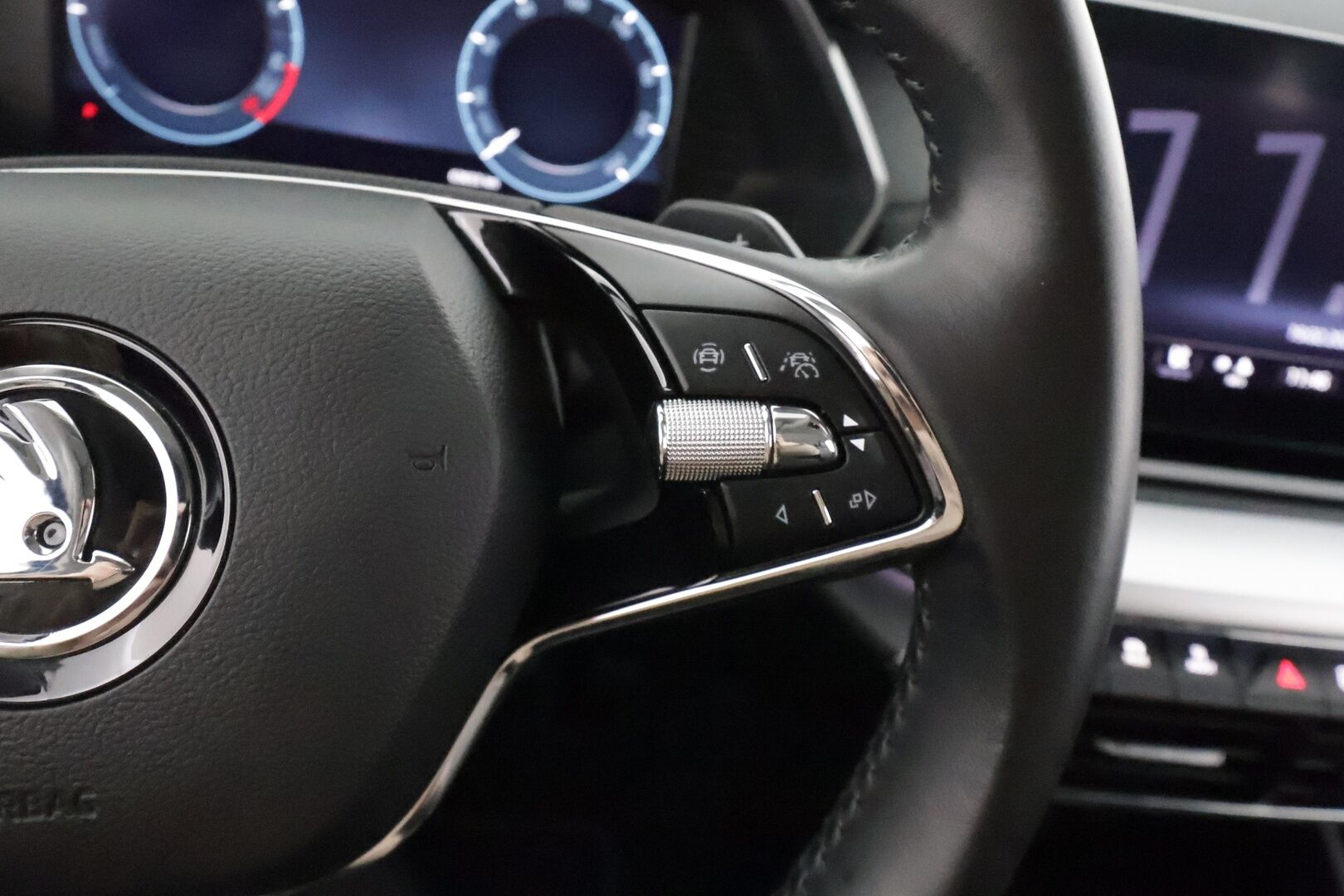 SKODA OCTAVIA 2023 1.4 TSi iV Style DSG * ACC / Webasto / Muistipenkit / P.kamera / Sporttinahat / Apple&Android * - Merkkihuollettu / Akku kuntotarkastettu / 2x Lataus / Kahdet Renkaat