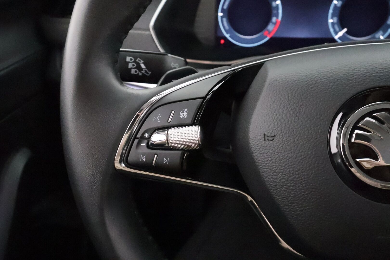 SKODA OCTAVIA 2023 1.4 TSi iV Style DSG * ACC / Webasto / Muistipenkit / P.kamera / Sporttinahat / Apple&Android * - Merkkihuollettu / Akku kuntotarkastettu / 2x Lataus / Kahdet Renkaat - HULLUT AVAJAISHULINAT KORKOTARJOUS 3,29 %