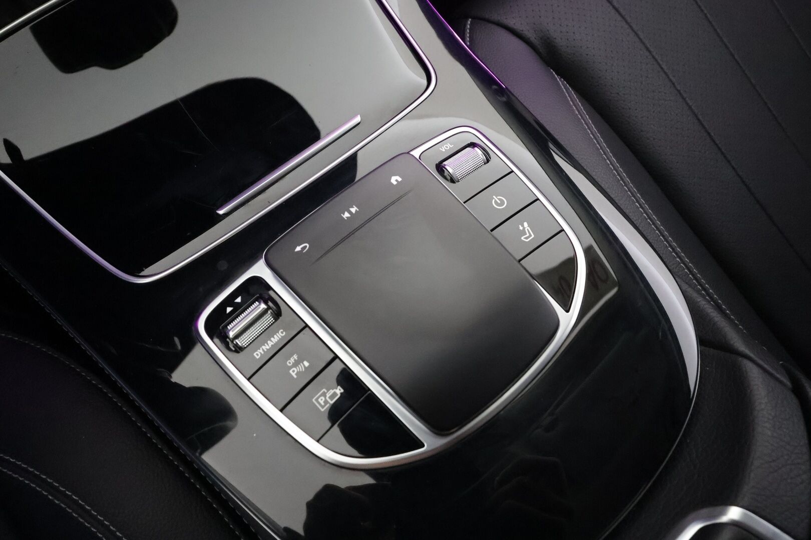 MERCEDES-BENZ E 2023 300de Business Avantgarde 4Matic T A * Distronic+ / P.kamera / Muistipenkit / Sähköluukku / KeylessGo / Widescreen / Nahat * - Akku kuntotarkastetu SoH 92,6% / Kahdet renkaat aluvanteilla / Merkkihuollettu - HULLUT AVAJAISHULINAT KORKOTARJOUS 3,29 %