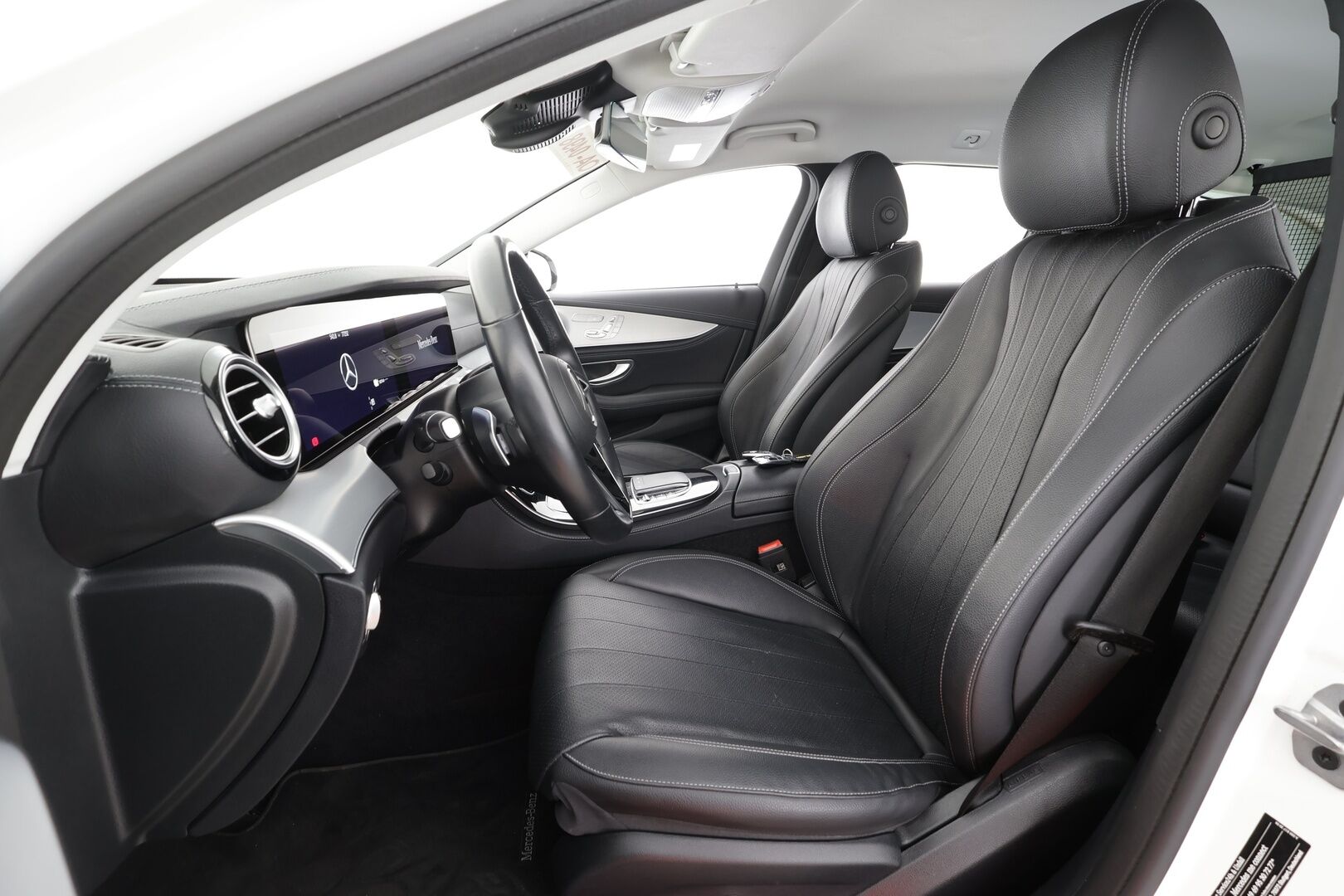 MERCEDES-BENZ E 2023 300de Business Avantgarde 4Matic T A * Distronic+ / P.kamera / Muistipenkit / Sähköluukku / KeylessGo / Widescreen / Nahat * - Akku kuntotarkastetu SoH 92,6% / Kahdet renkaat aluvanteilla / Merkkihuollettu