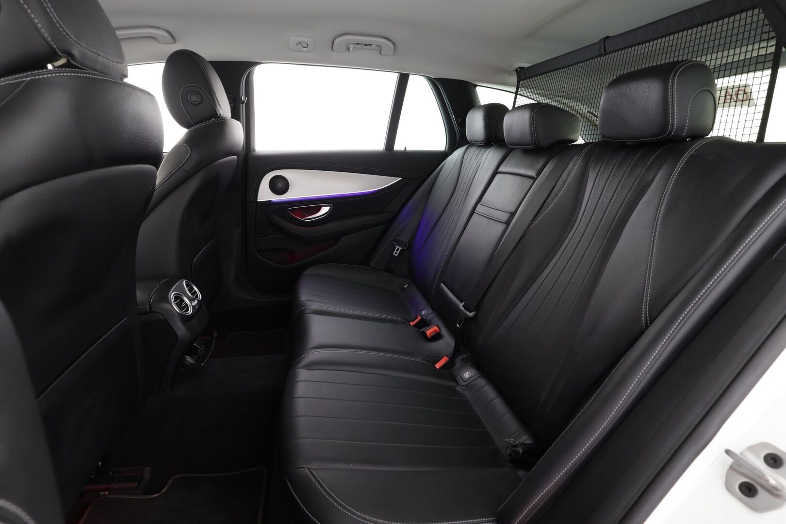 MERCEDES-BENZ E 2023 300de Business Avantgarde 4Matic T A * Distronic+ / P.kamera / Muistipenkit / Sähköluukku / KeylessGo / Widescreen / Nahat * - Akku kuntotarkastetu SoH 92,6% / Kahdet renkaat aluvanteilla / Merkkihuollettu